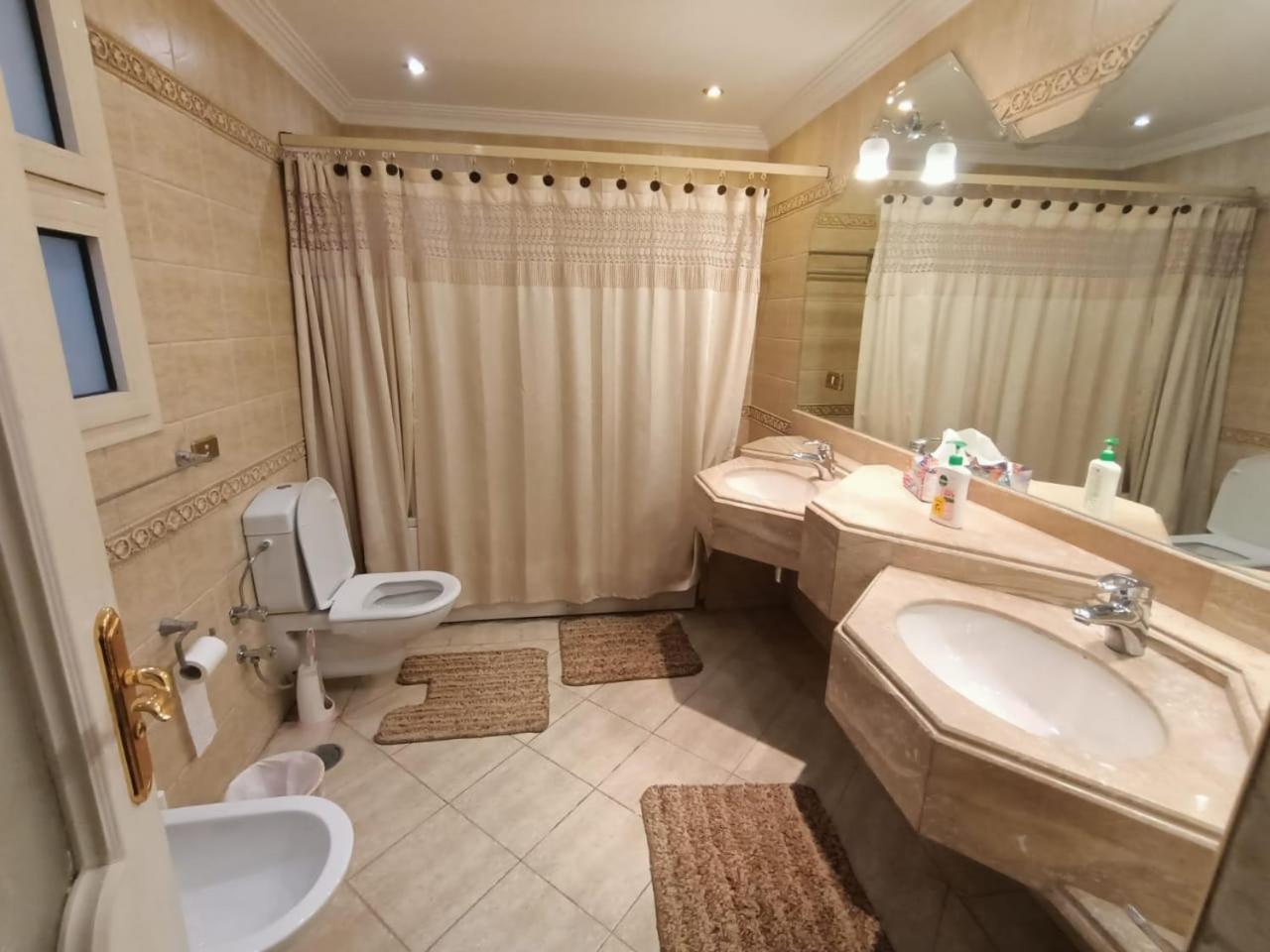 Super Deluxe Apartment in Sheraton Area near Cairo Int'l Airport