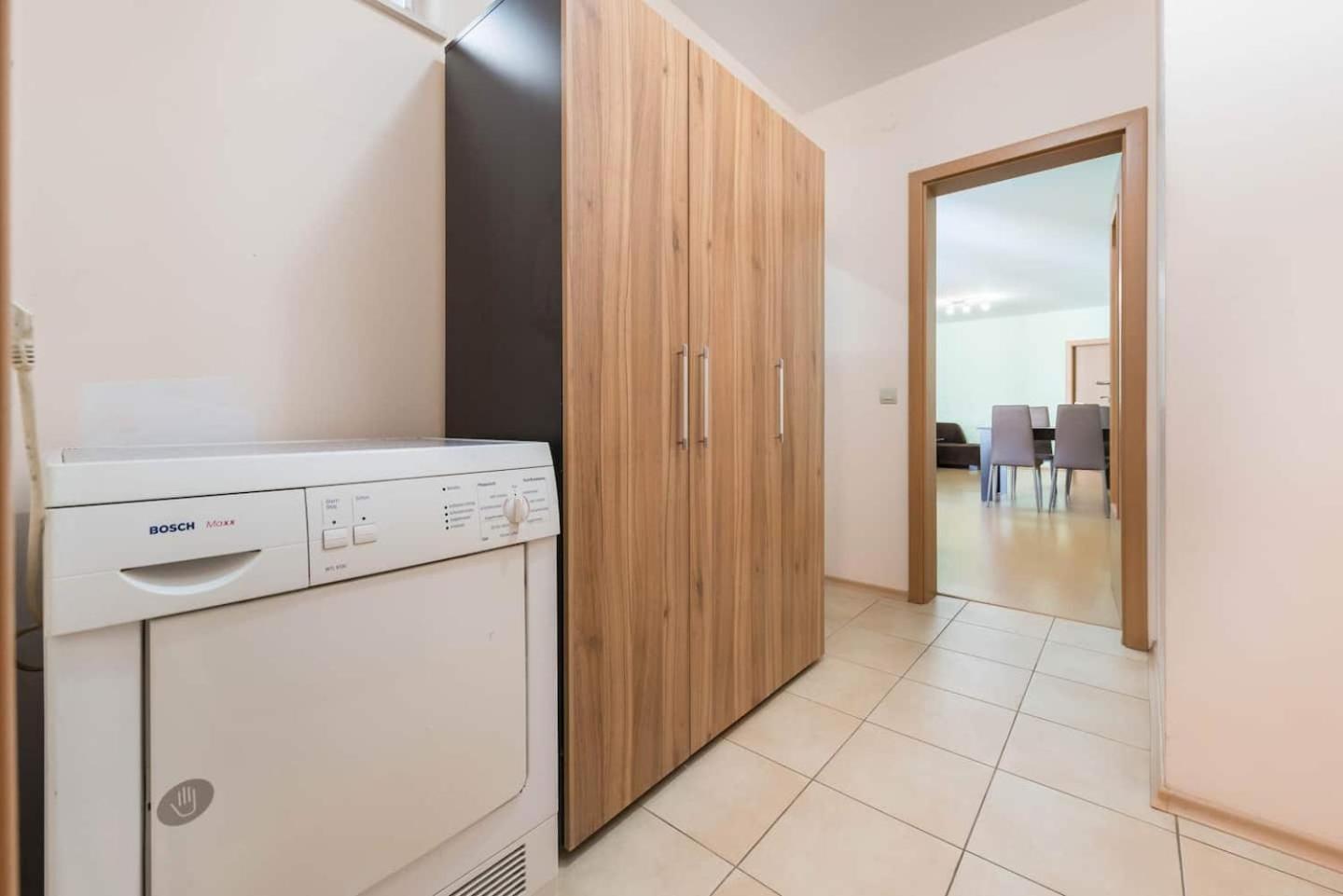 Minimalistic 1BR flat with a Parking spot