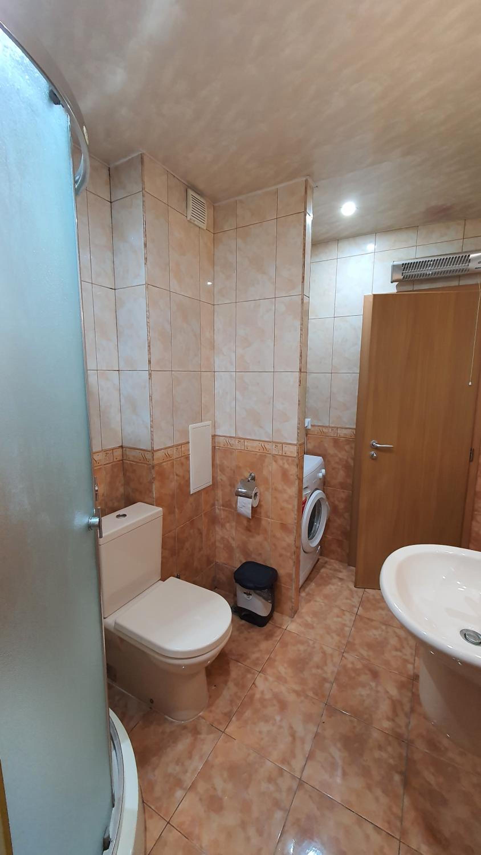 Minimalistic 1BR flat with a Parking spot