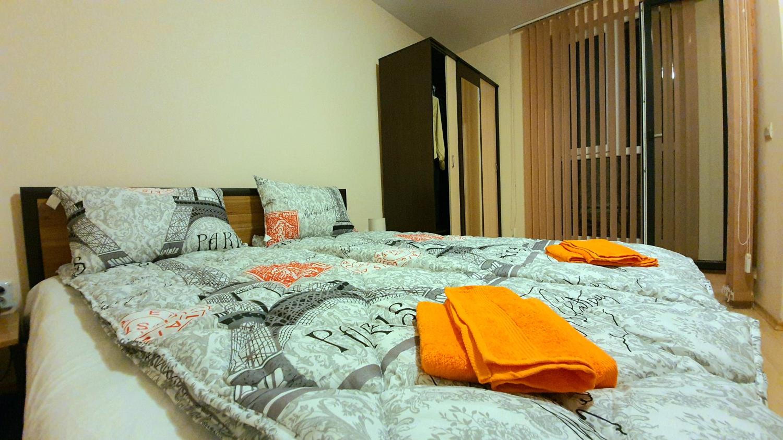 Minimalistic 1BR flat with a Parking spot