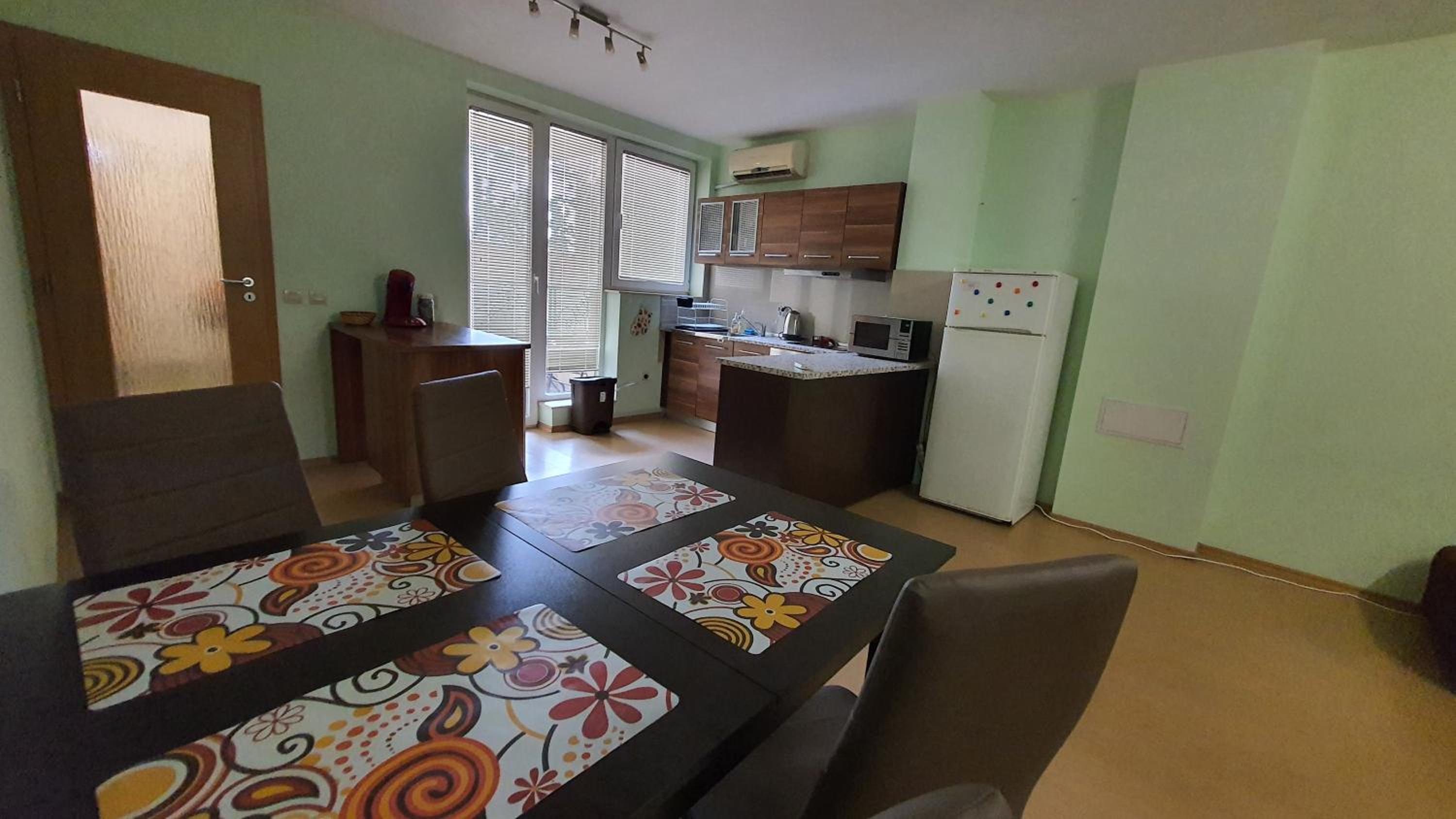 Minimalistic 1BR flat with a Parking spot