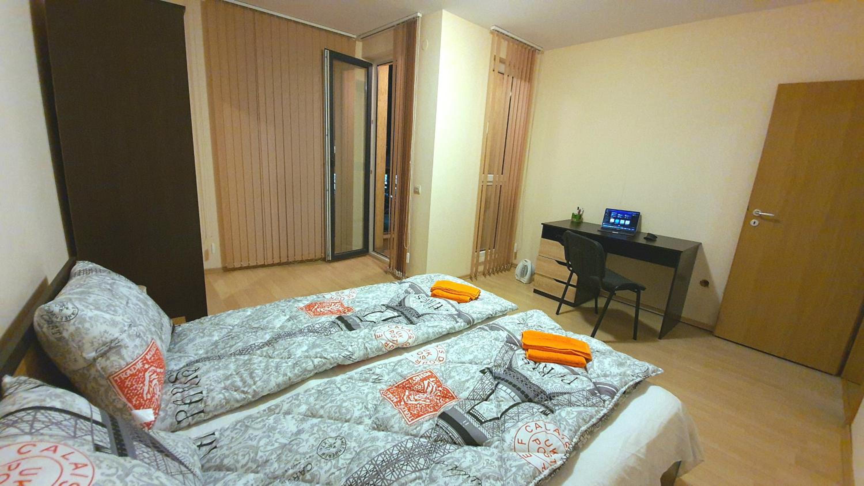 Minimalistic 1BR flat with a Parking spot