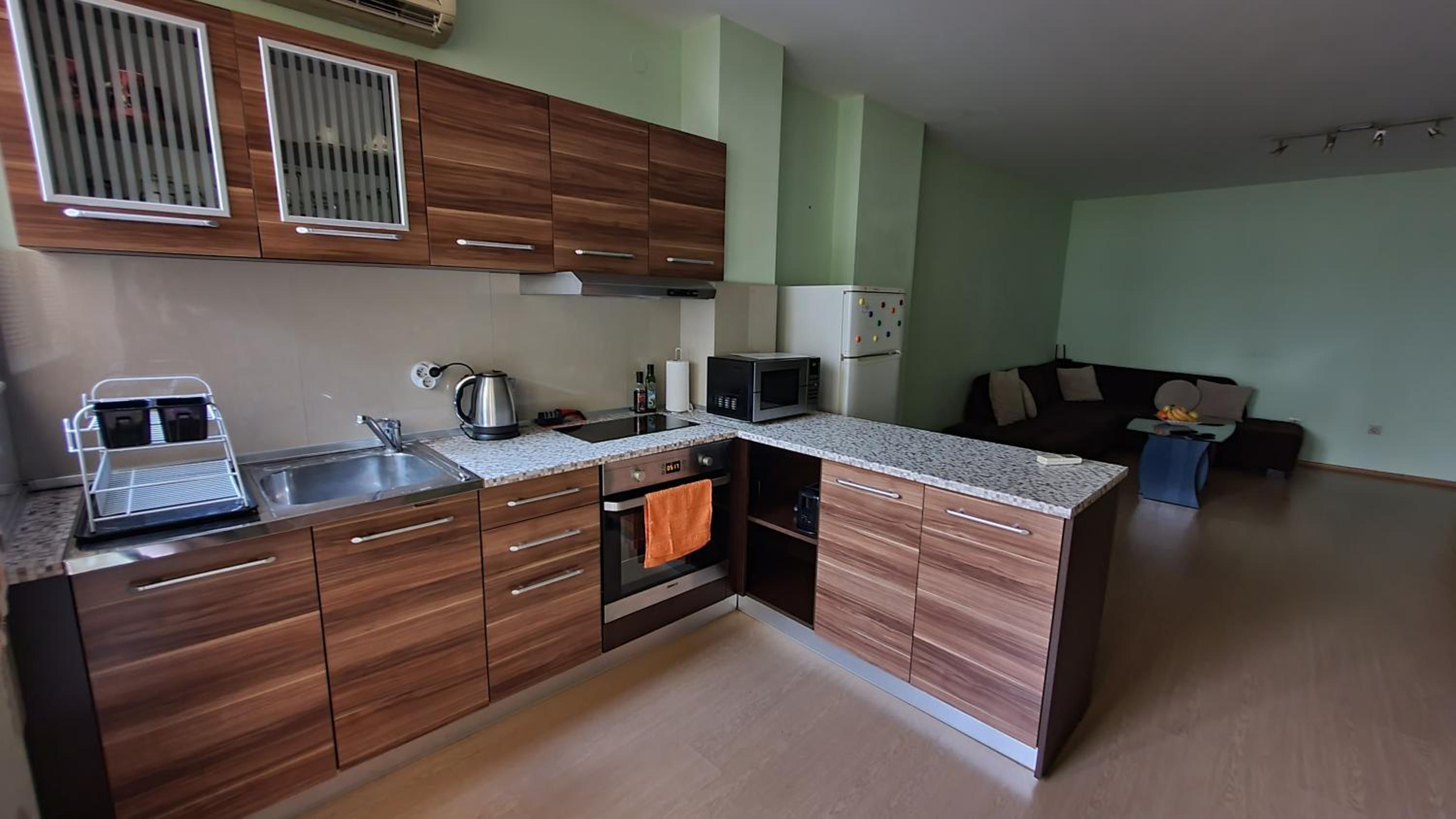 Minimalistic 1BR flat with a Parking spot