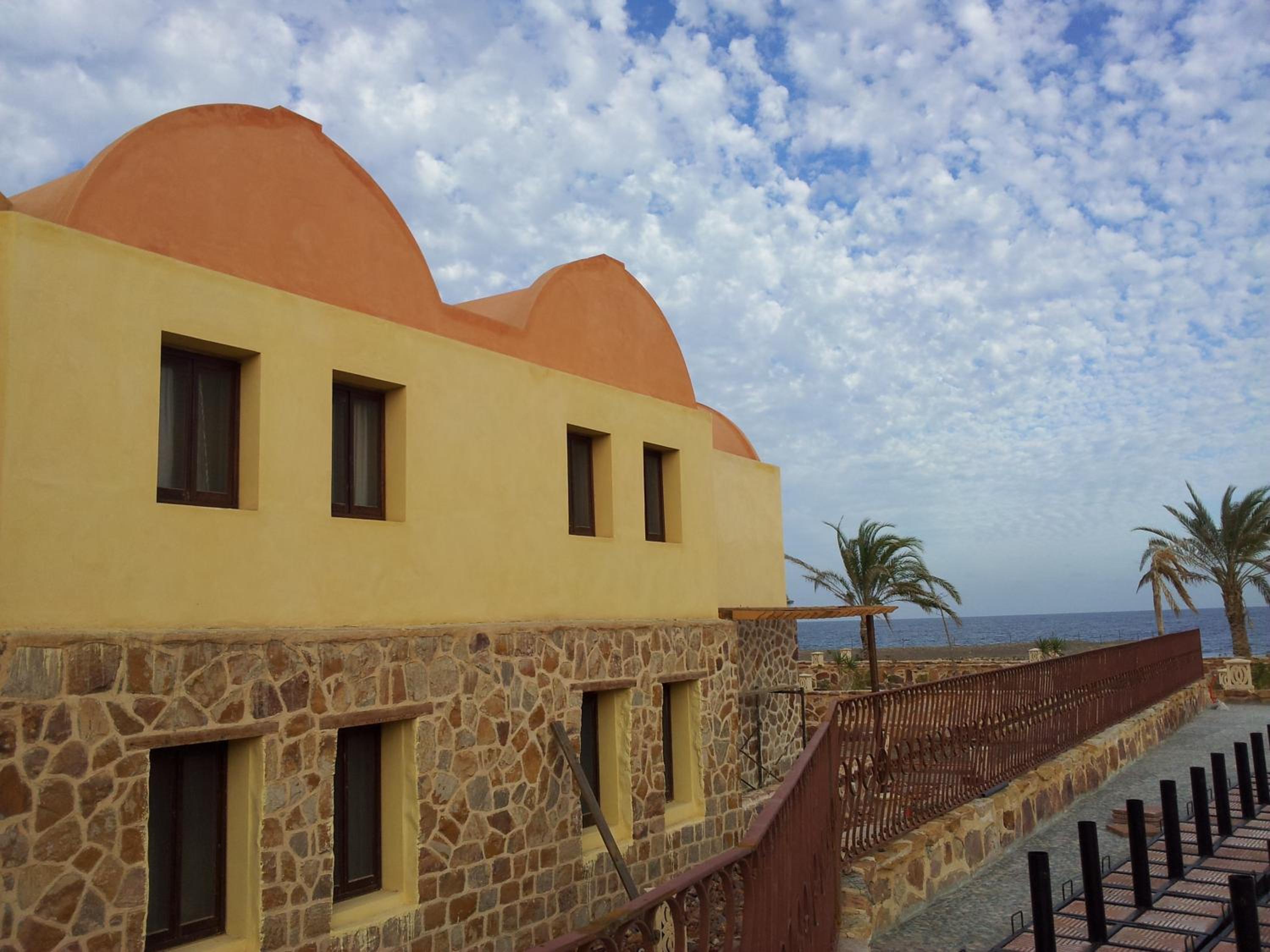 Rohanou Beach Resort