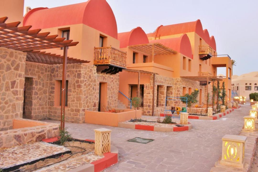 Rohanou Beach Resort