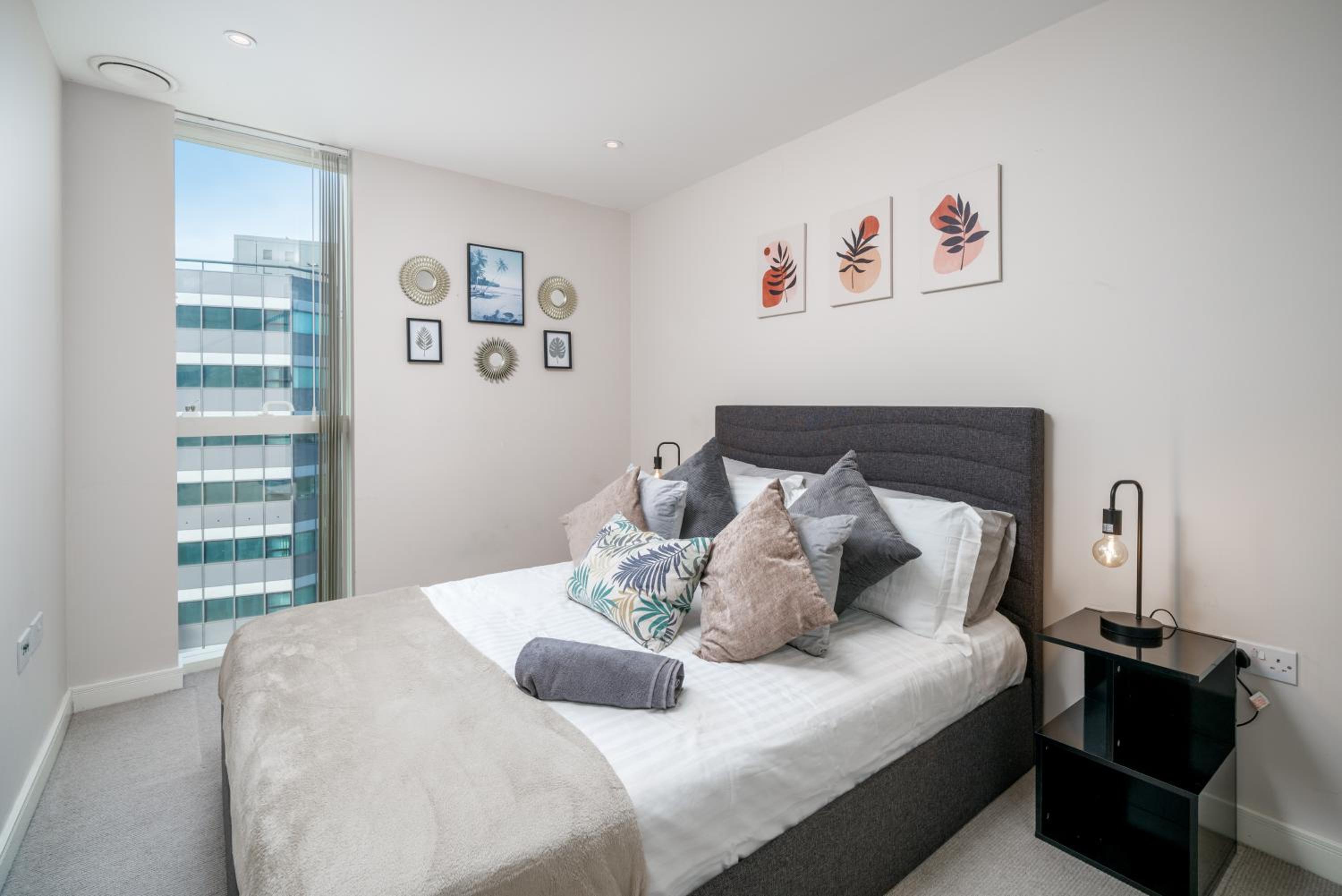 Croydon Saffron Mordern Apartment view 2