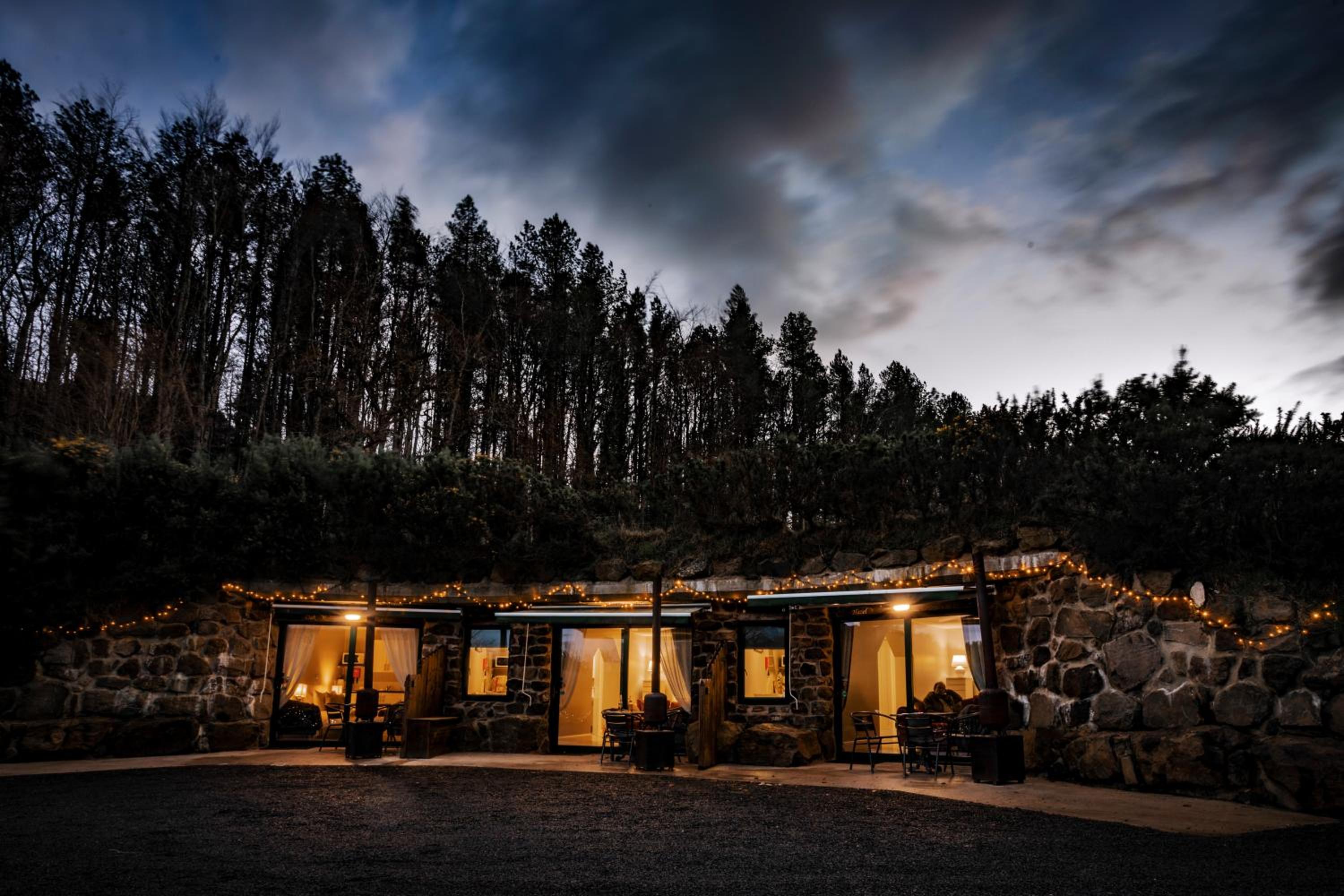 Hotel Waterfall Caves - Image 1