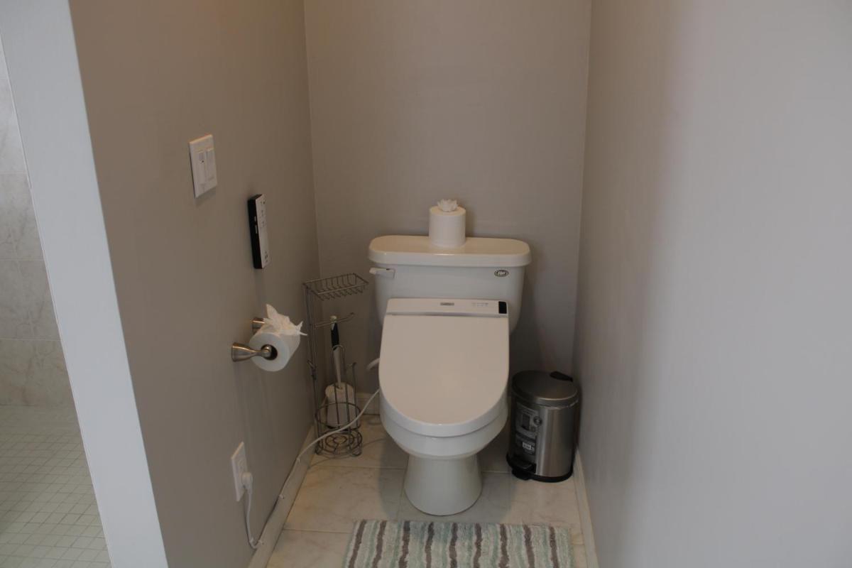 Spacious and private pool house, 15 min to beach view 4