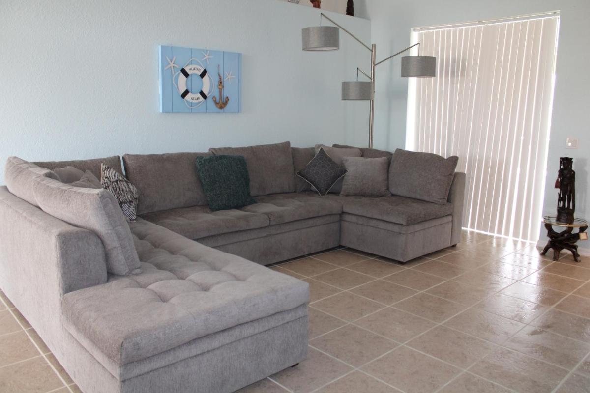 Spacious and private pool house, 15 min to beach view 5