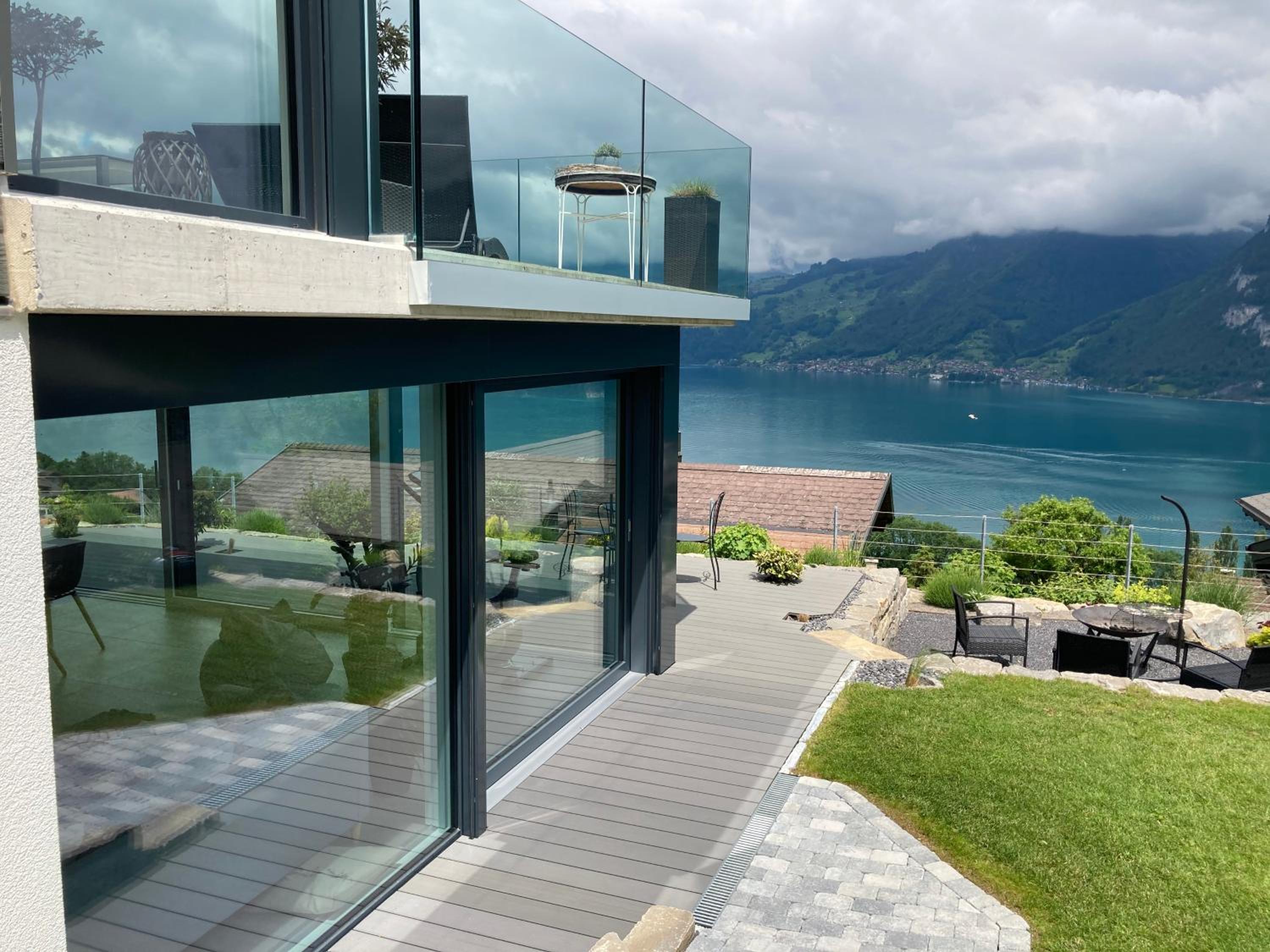 Moderne Unterkunft mit Panoramablick auf Thunersee view 3