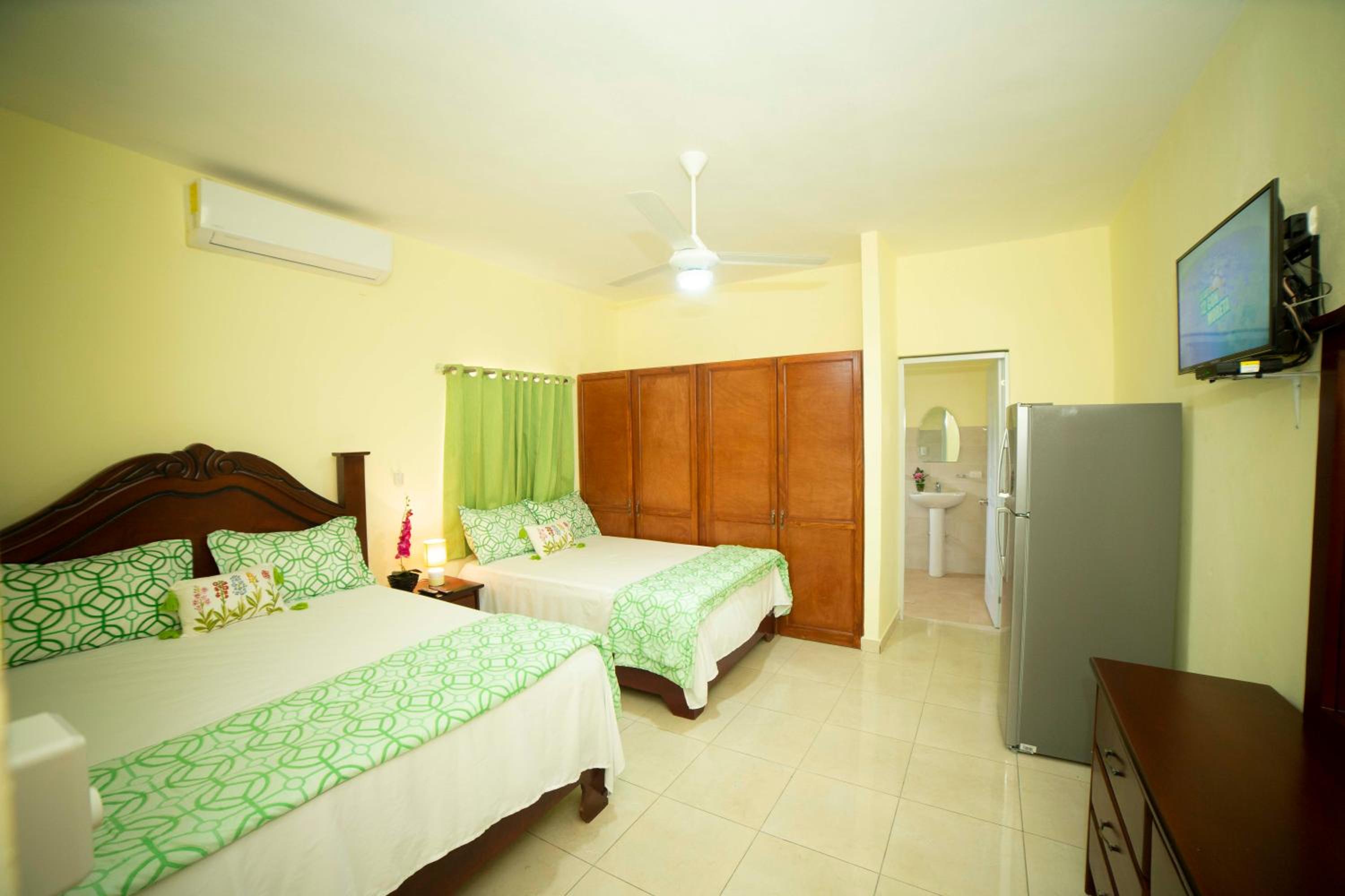 Hotel Enrique Gazcue Bed Breakfast and Parking view 5