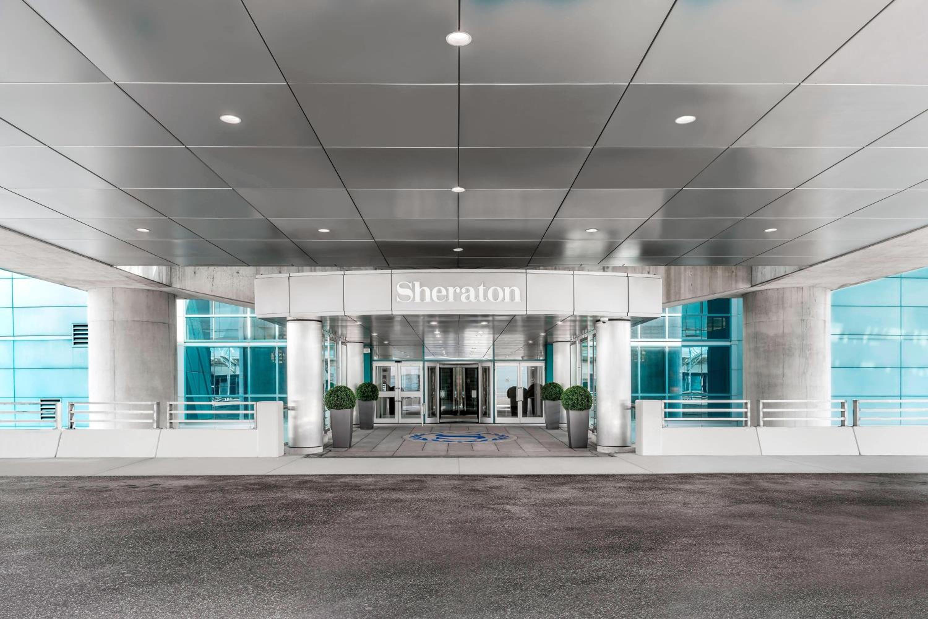 Sheraton Gateway Hotel in Toronto International Airport-3