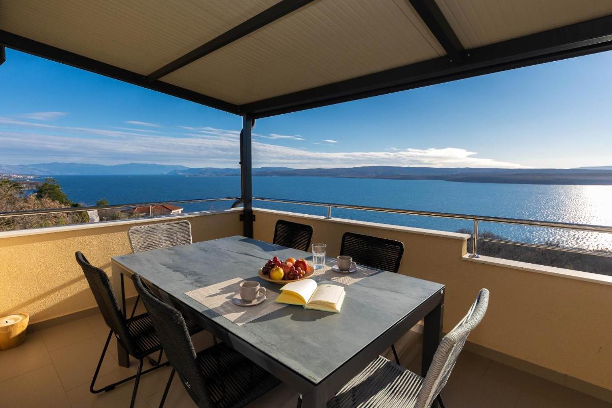 Hotel Deluxe Apartment Stunning view - Image 1