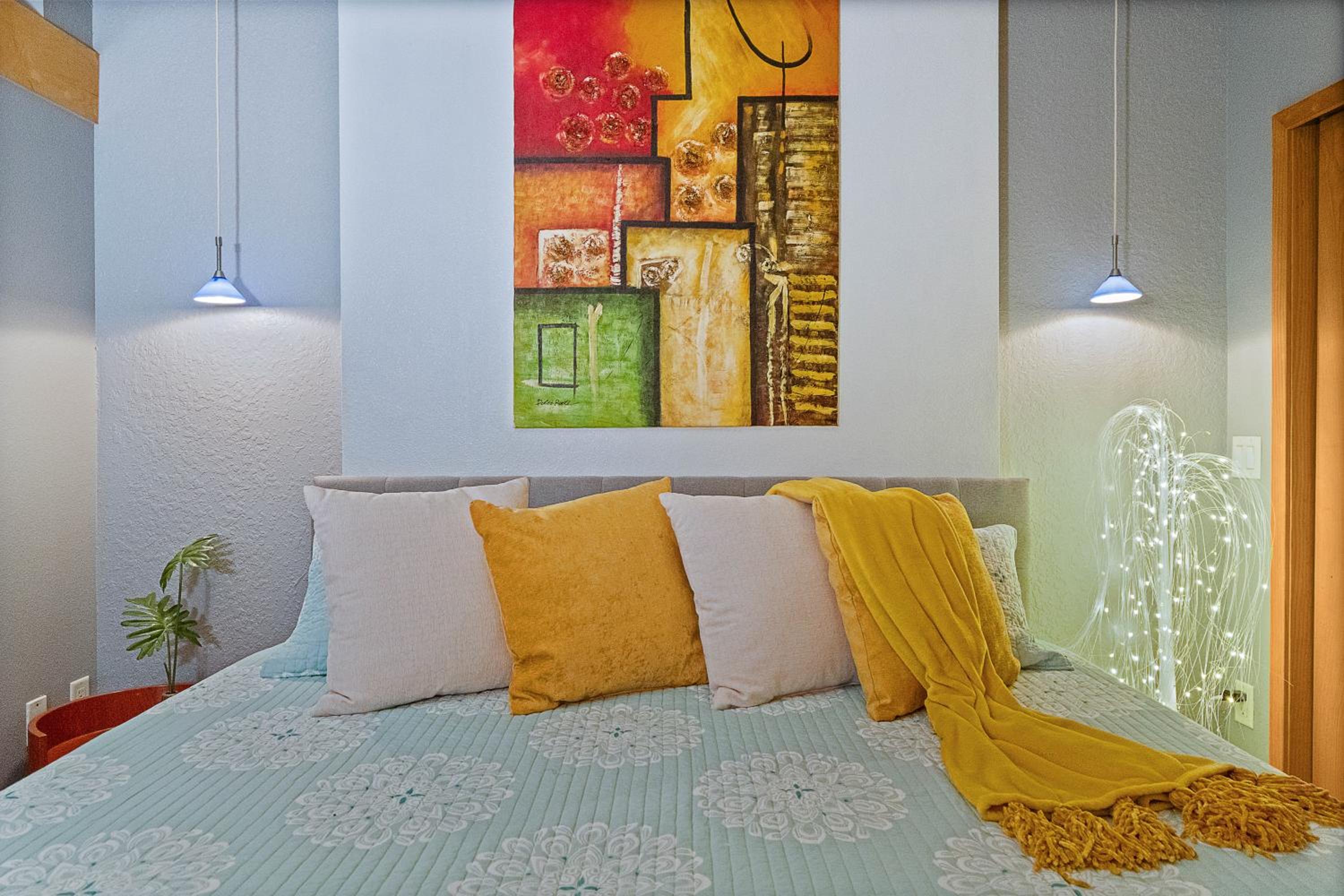 Couples Getaway - Sweet Retreat - European Village Best Location view 3