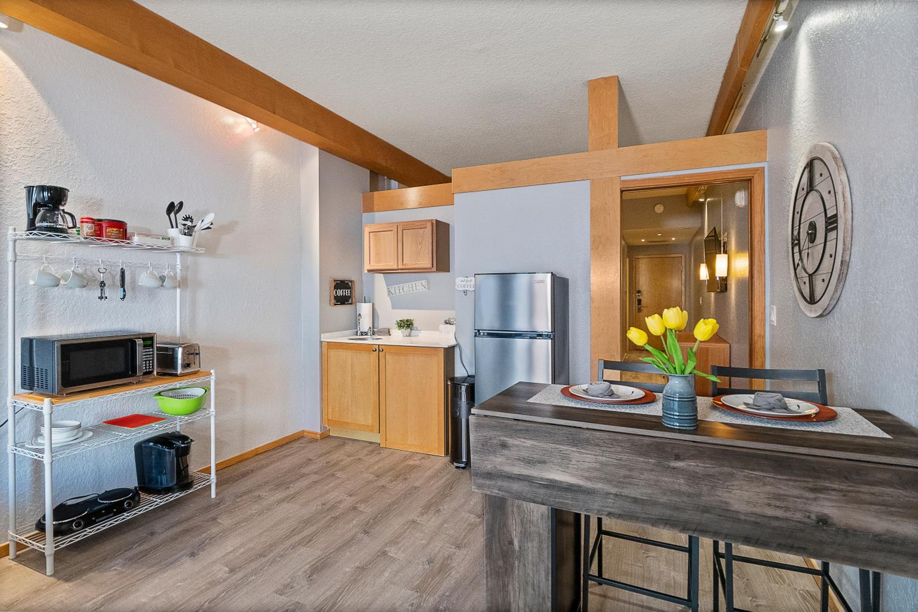 Couples Getaway - Sweet Retreat - European Village Best Location view 2