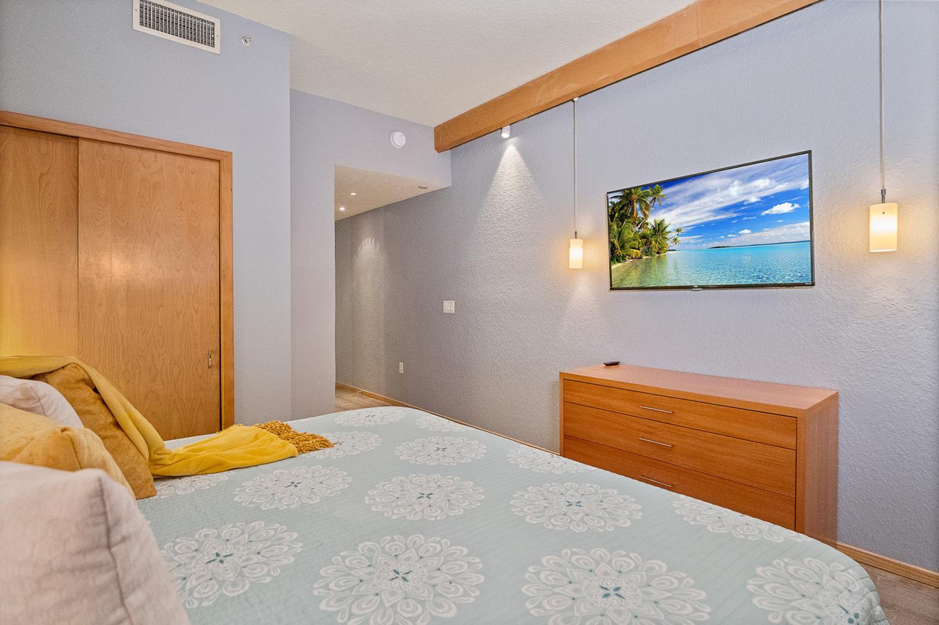 Couples Getaway - Sweet Retreat - European Village Best Location view 4
