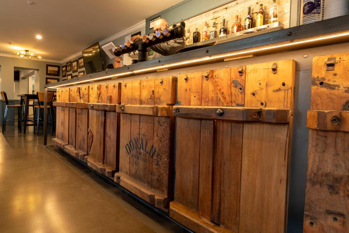 bar