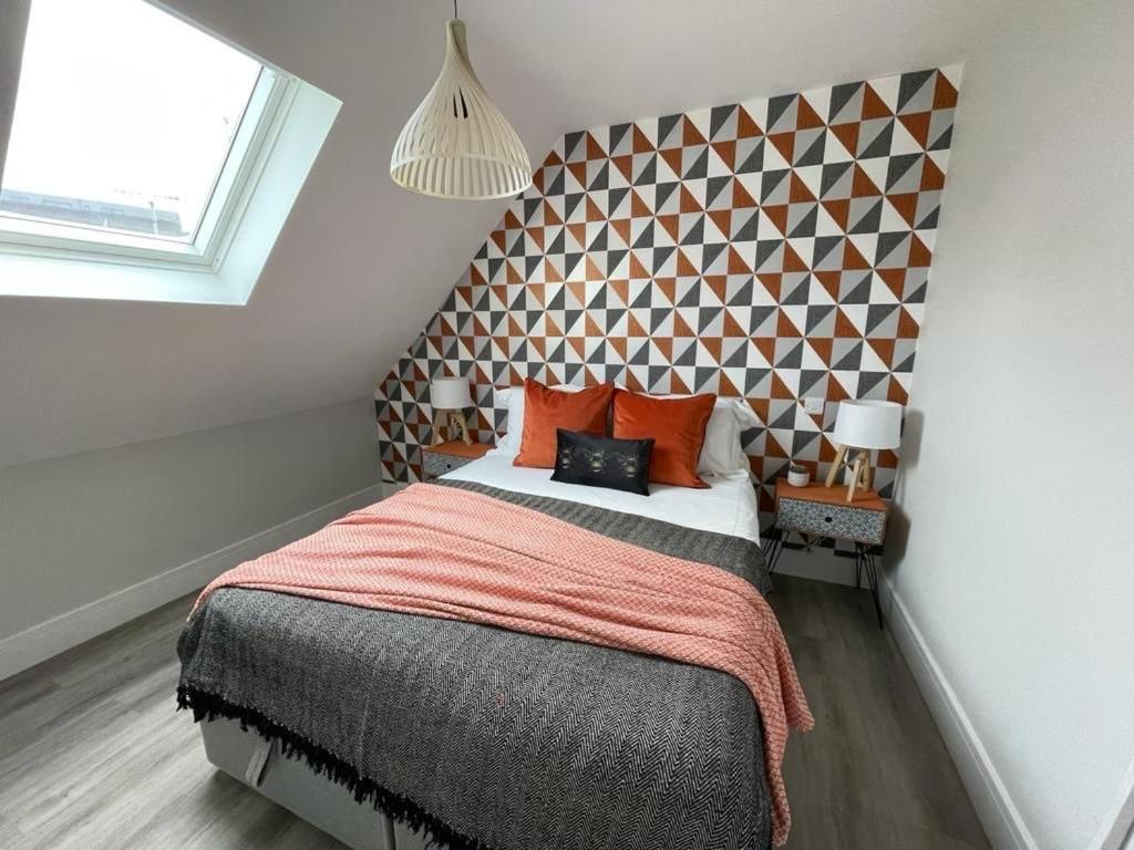 Beautifully Furnished 1 Bed Town Centre Apartment view 3