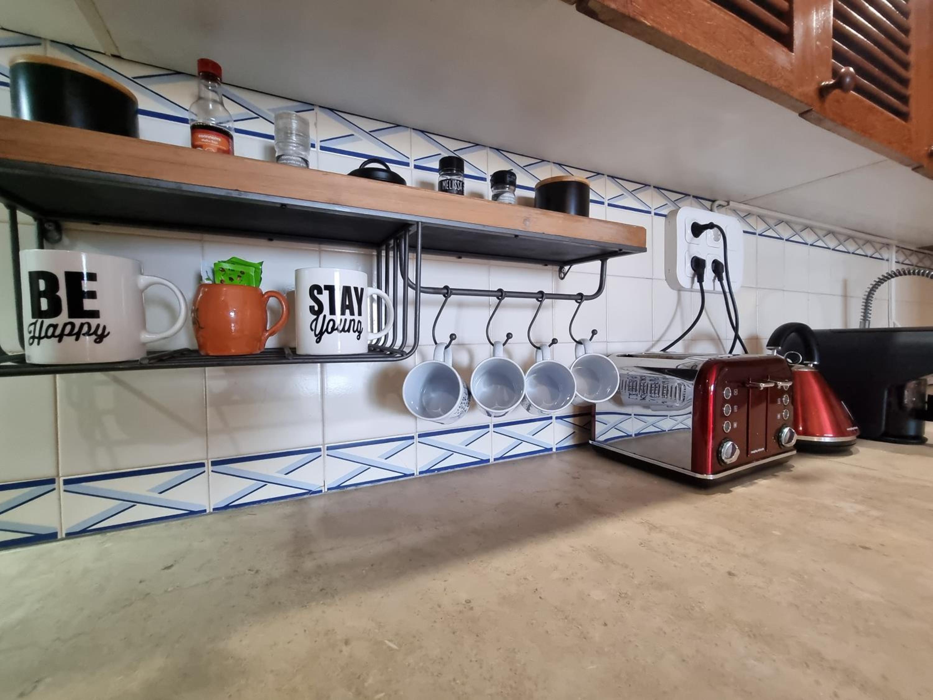 MAIN AVENUE ALBUFEIRA, walk to beach, Old Town, shooping, top location view 2