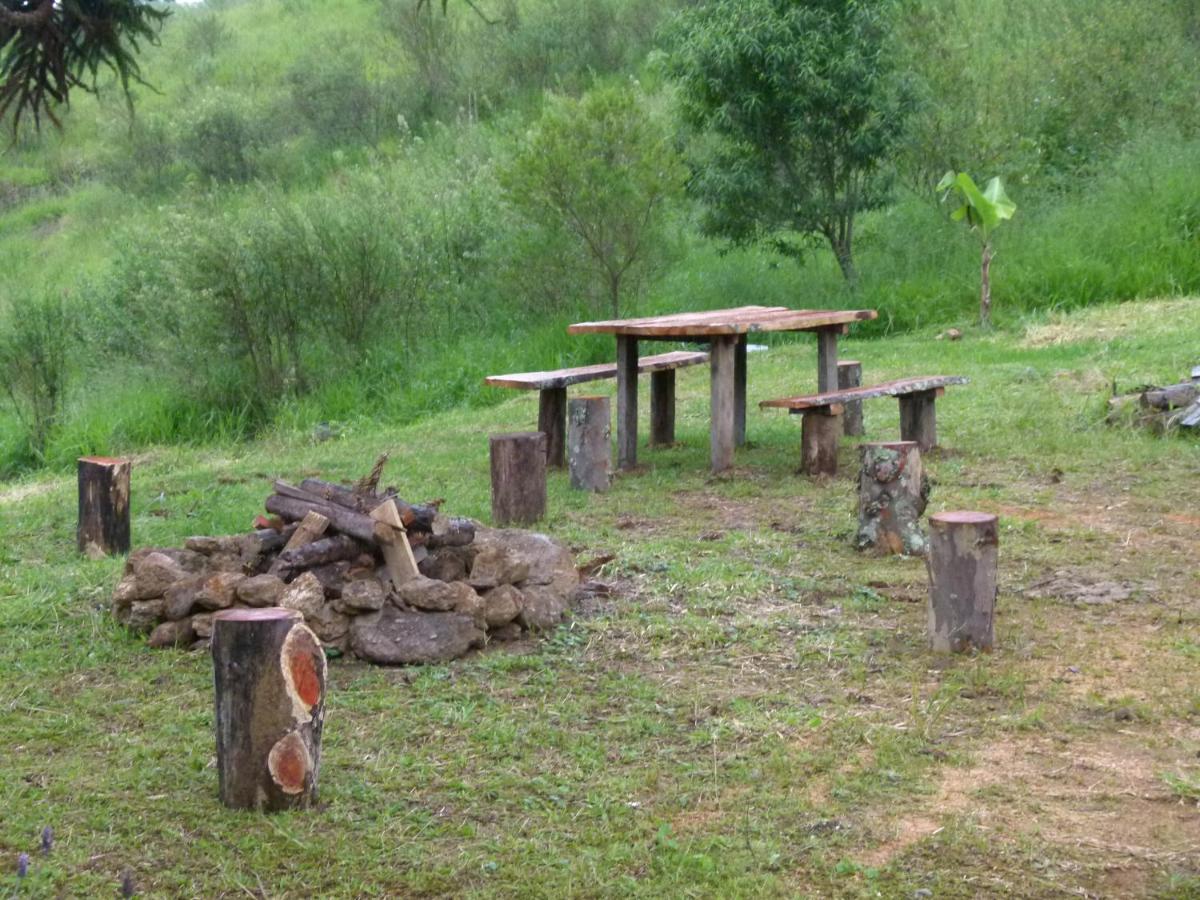 Casa ecológica na montanha com vista para o vale