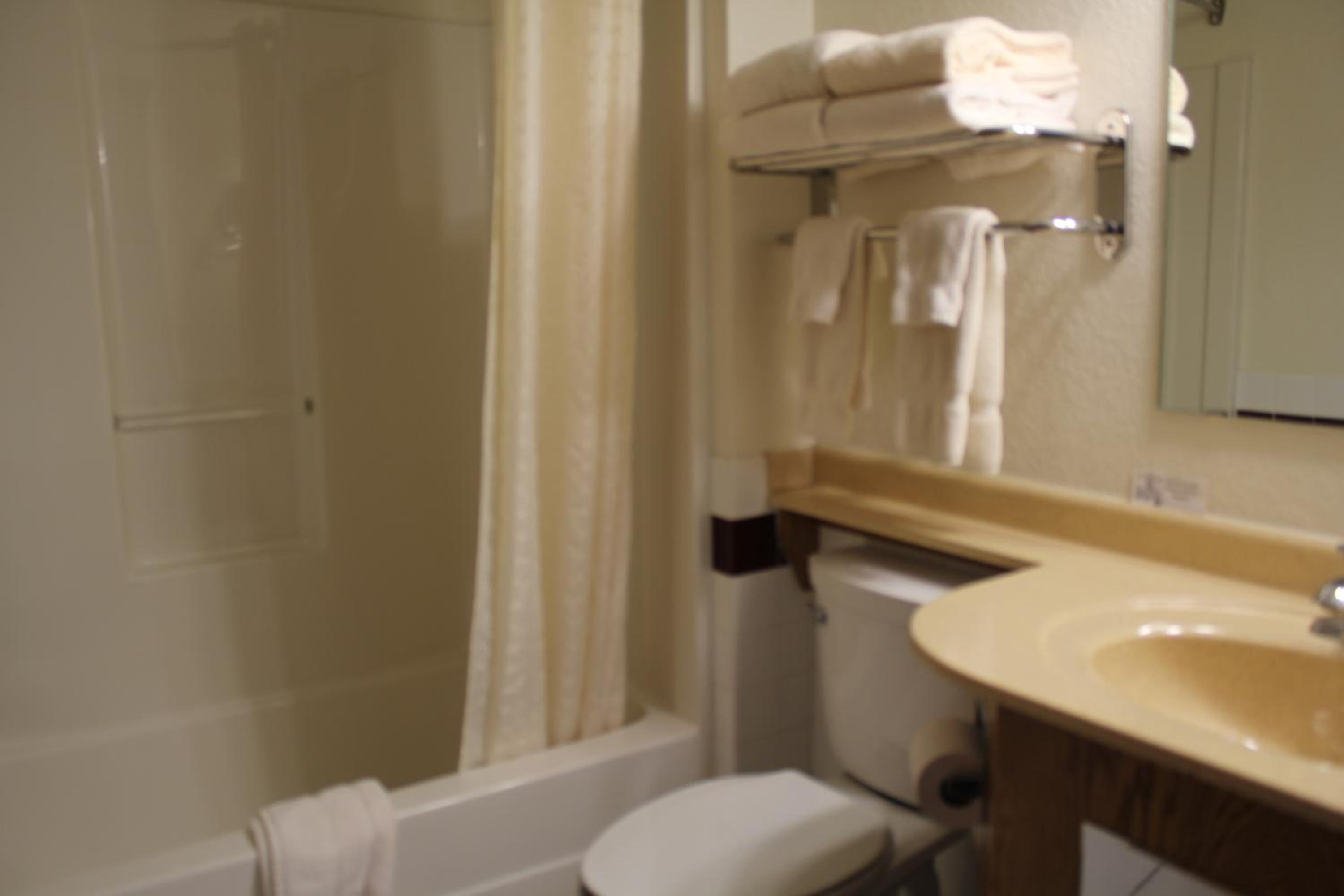 Nichols Inn & Suites