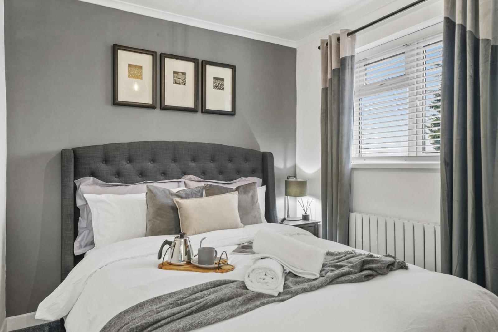 Stunning 2-bedroom house with free parking & WiFi view 2
