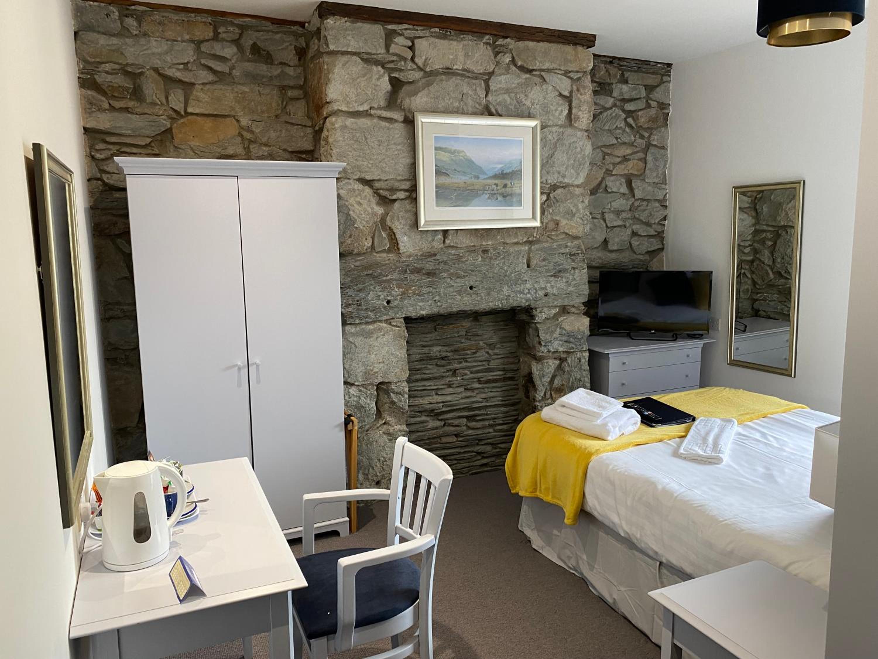Grapes Hotel, Bar & Restaurant Snowdonia Nr Zip World