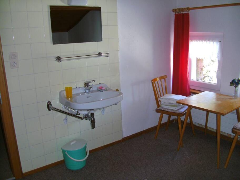 Großes Ferienhaus in ruhiger Lage - WLAN b. 9 Per.