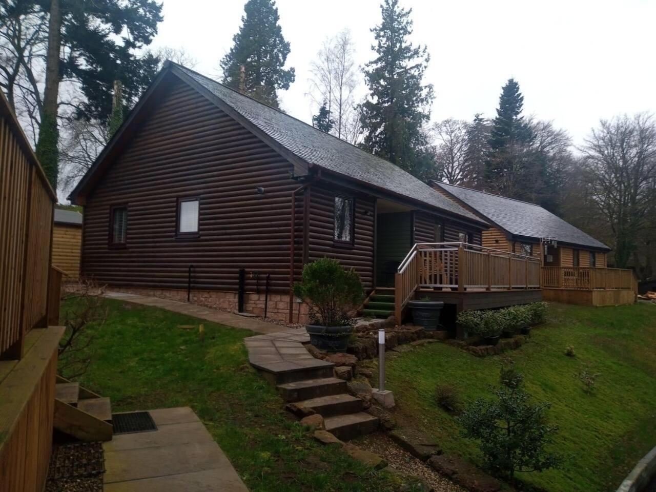 2 Bed Cottage Sleeps 4 -Private Garden -Pets Okay view 2