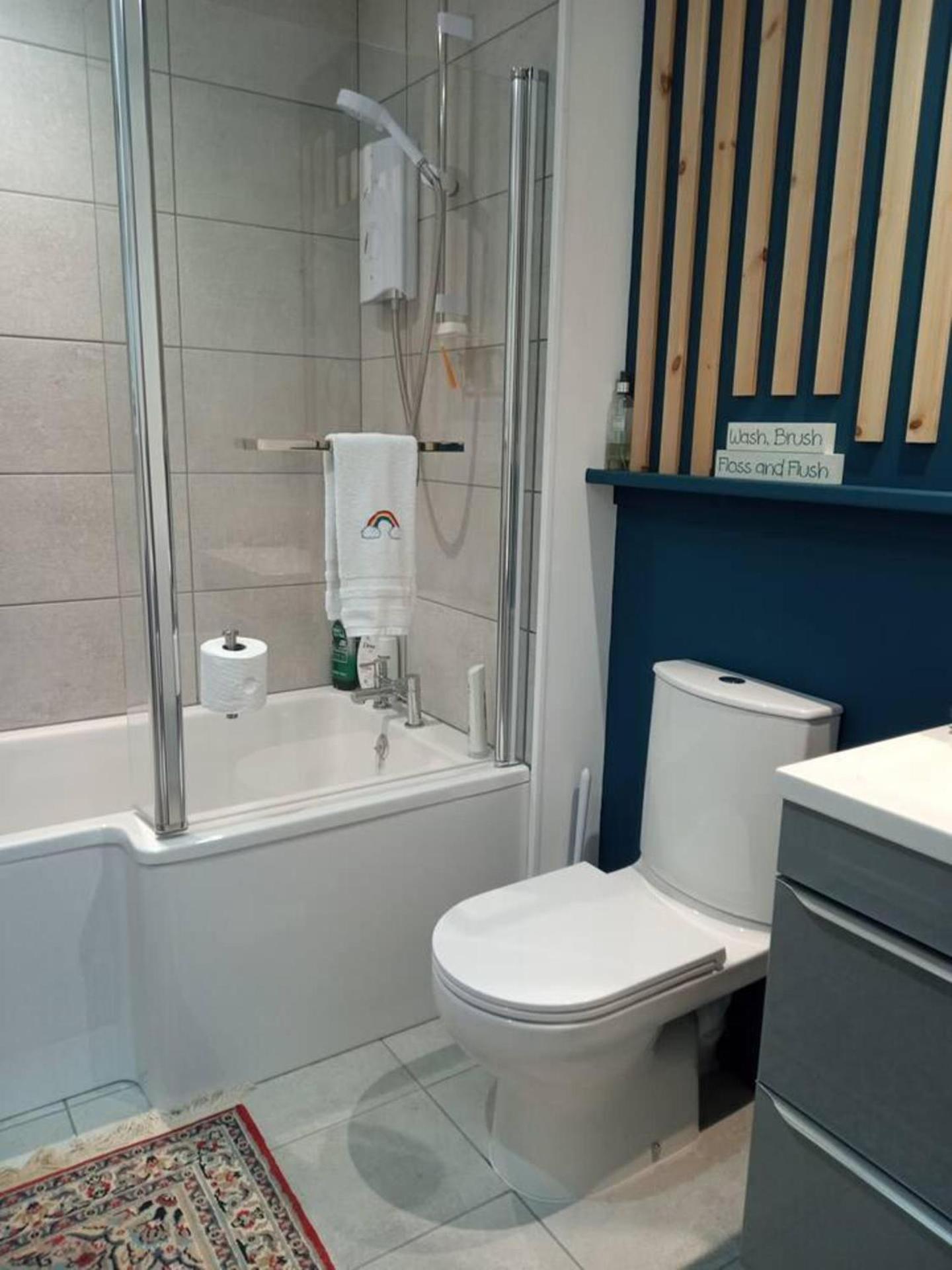2 Bed Cottage Sleeps 4 -Private Garden -Pets Okay view 5