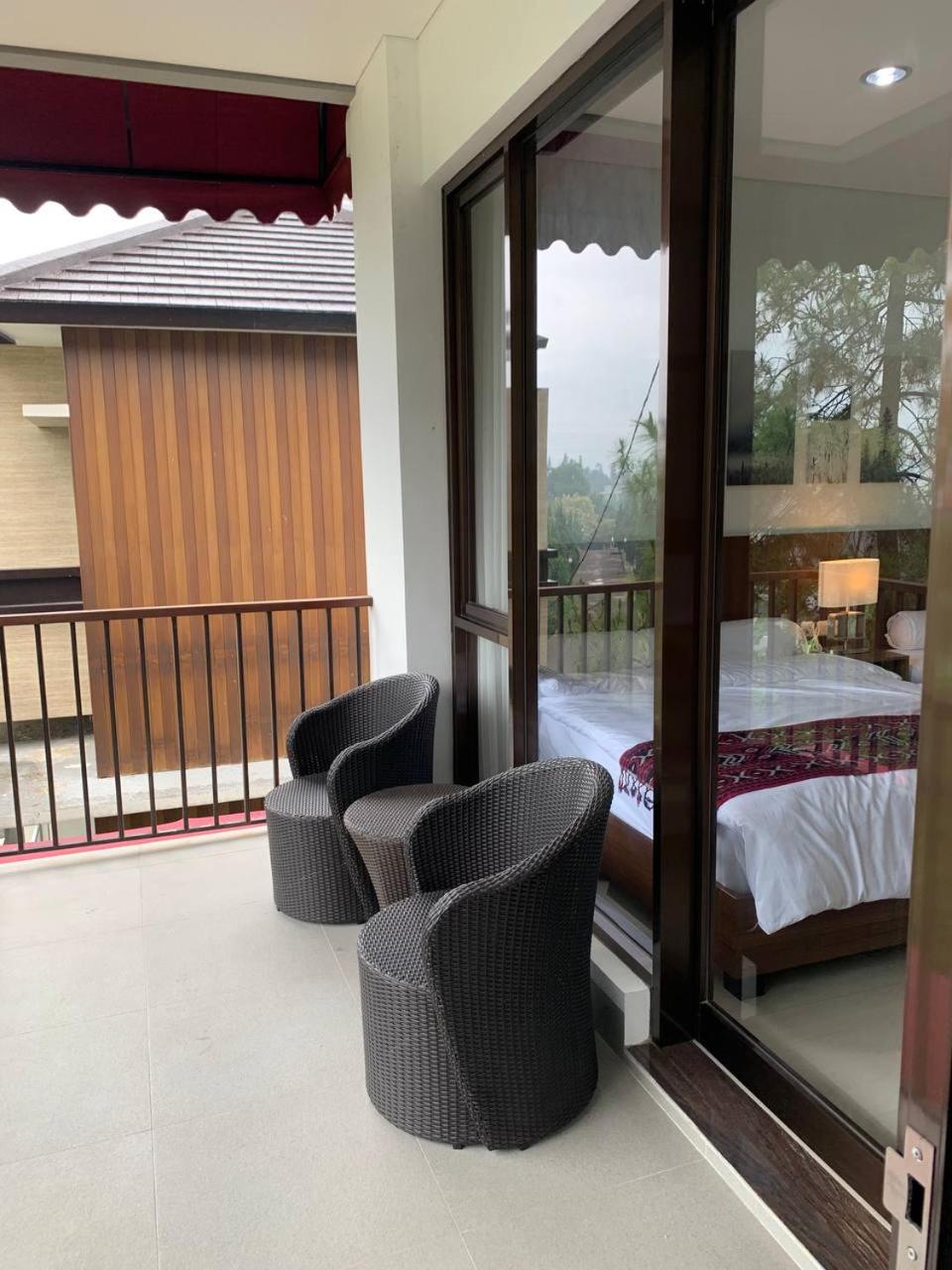 Platinum Dago Resort villa 15px Private Pool Bandung view 4