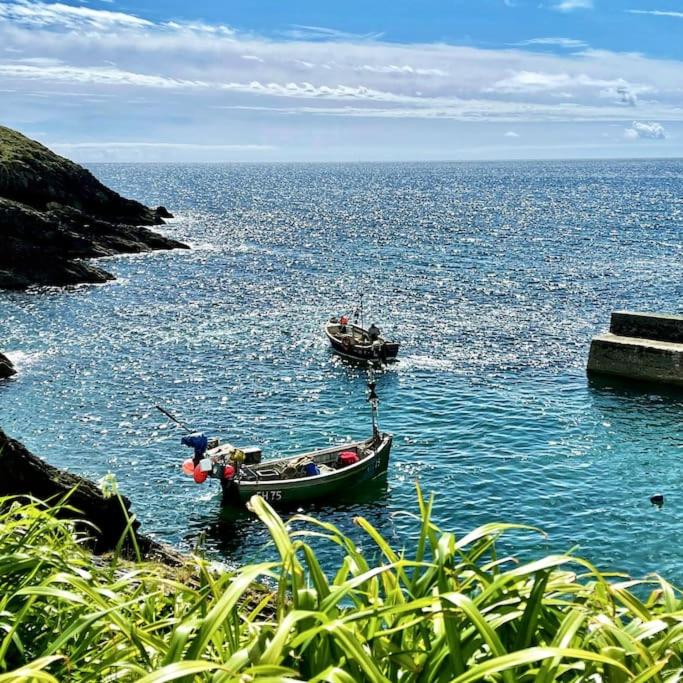 Unique Retreat - 2 bedroom cliff top cottage with large terrace view 2