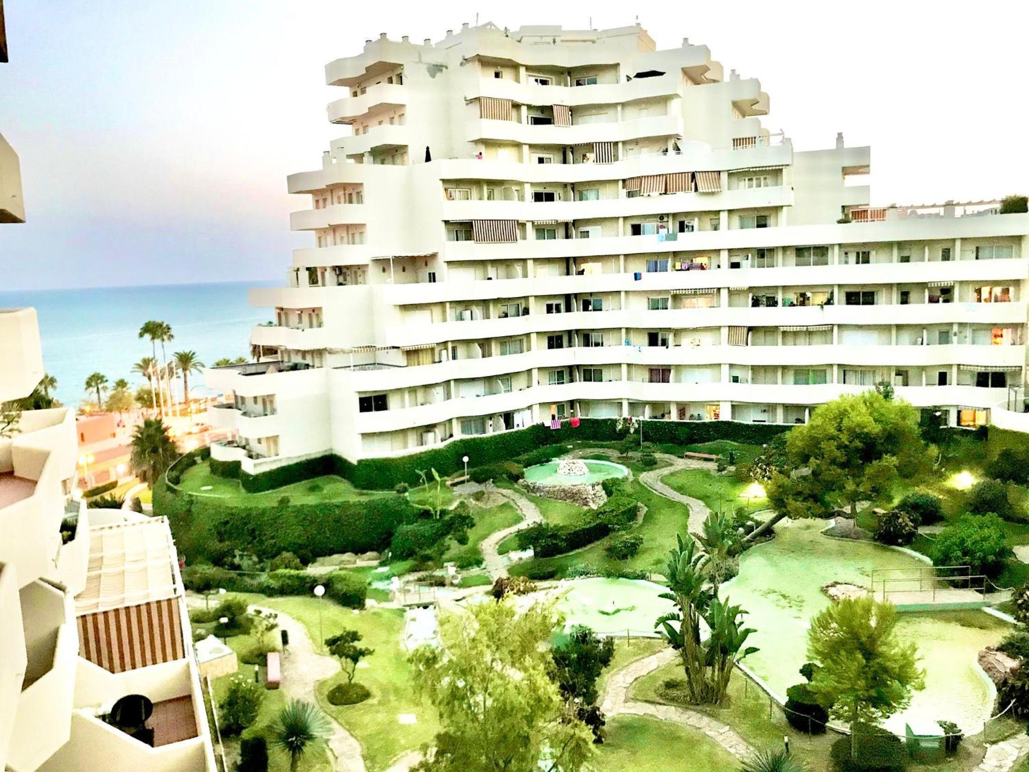 ESTUDIO BENALBEACH PRIMERA LINEA DE PLAYA photo 2