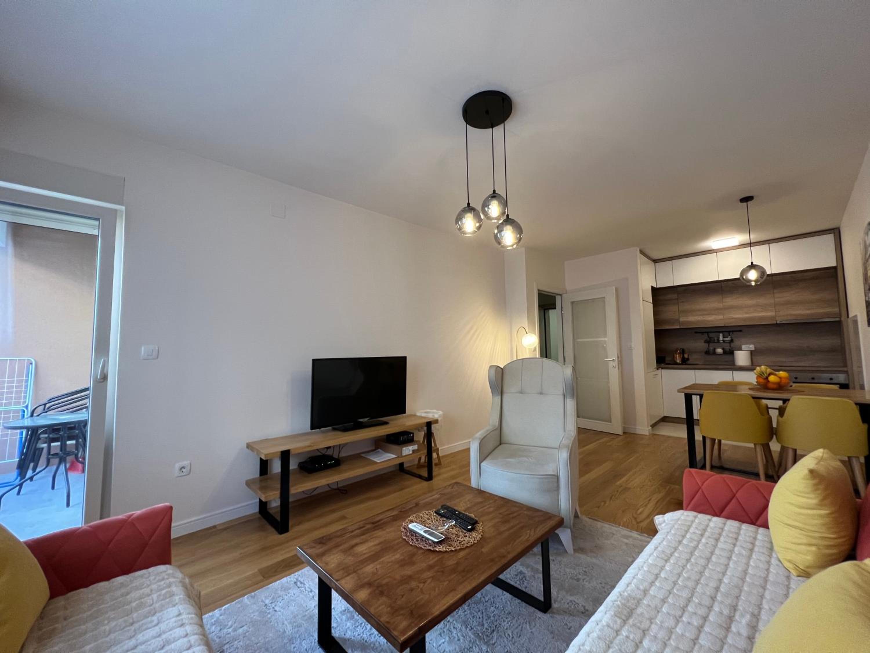 White Homes 1BR - Central Point