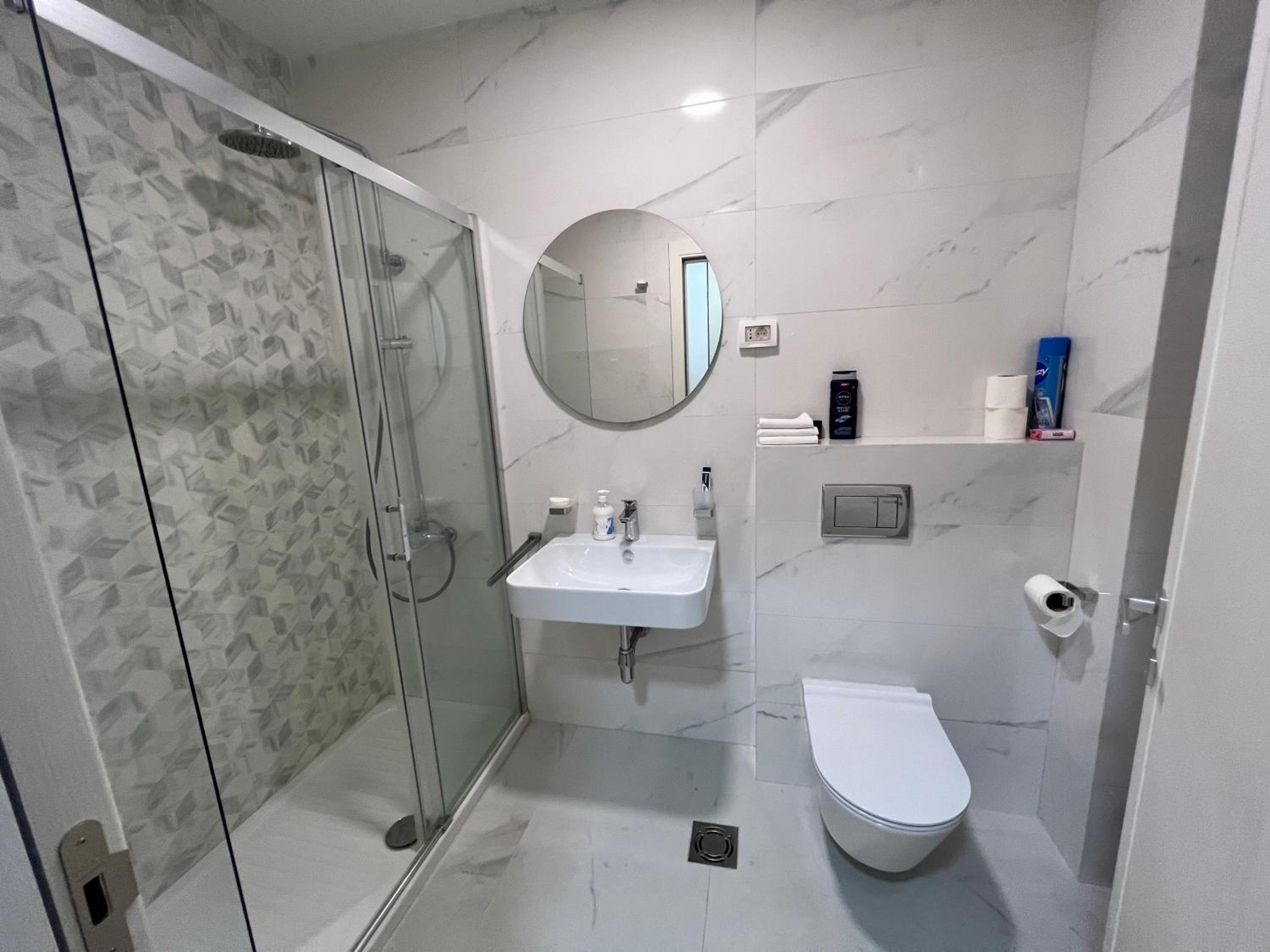 White Homes 1BR - Central Point