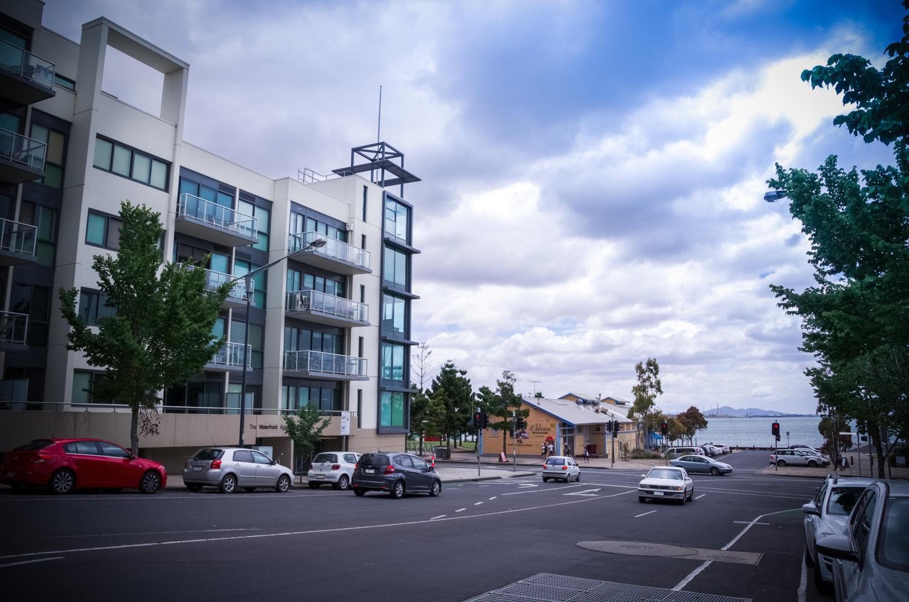 Waterfront (Yarra St) by Gold Star Stays, photo 10