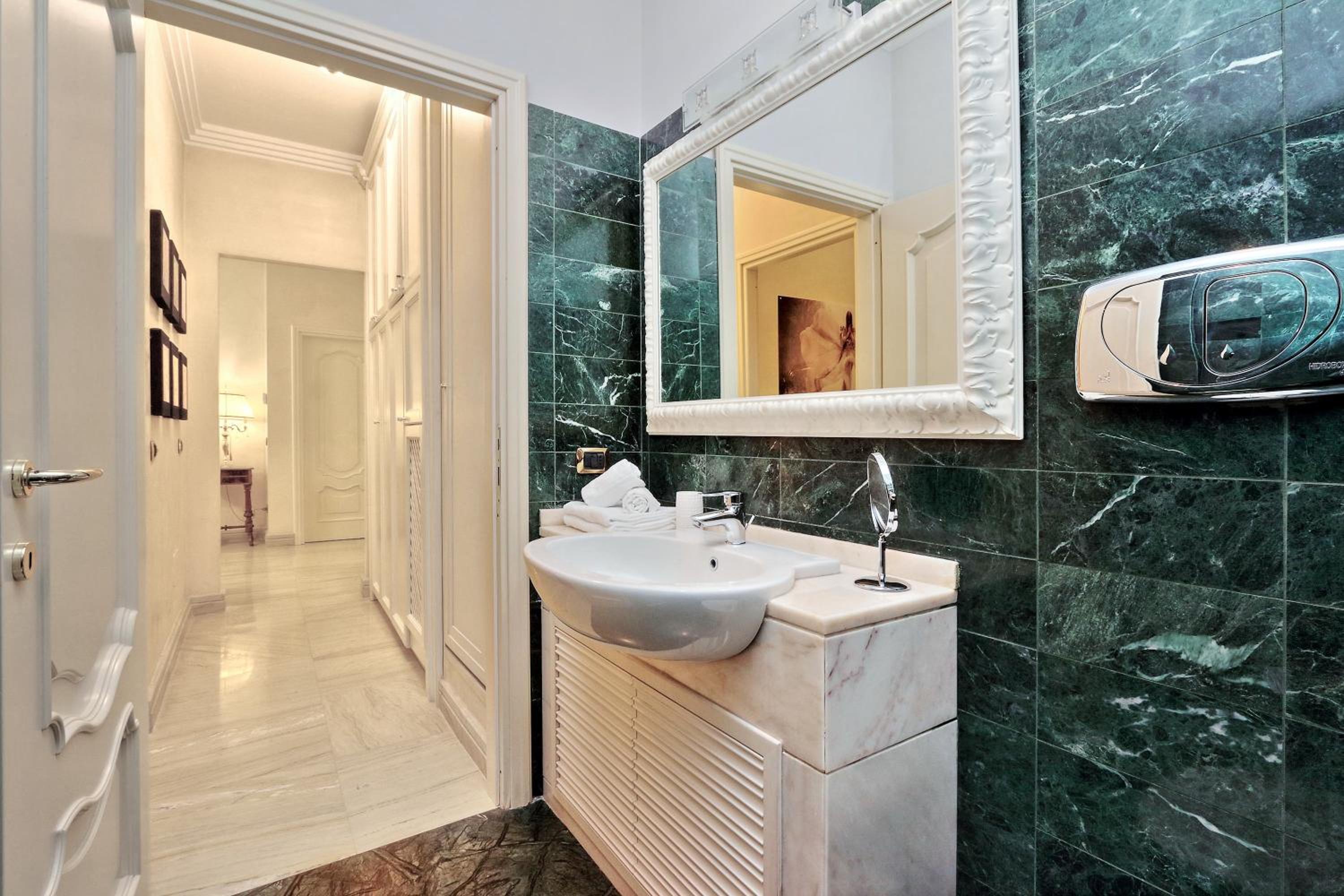 Rome luxury apartment to Spanish Steps