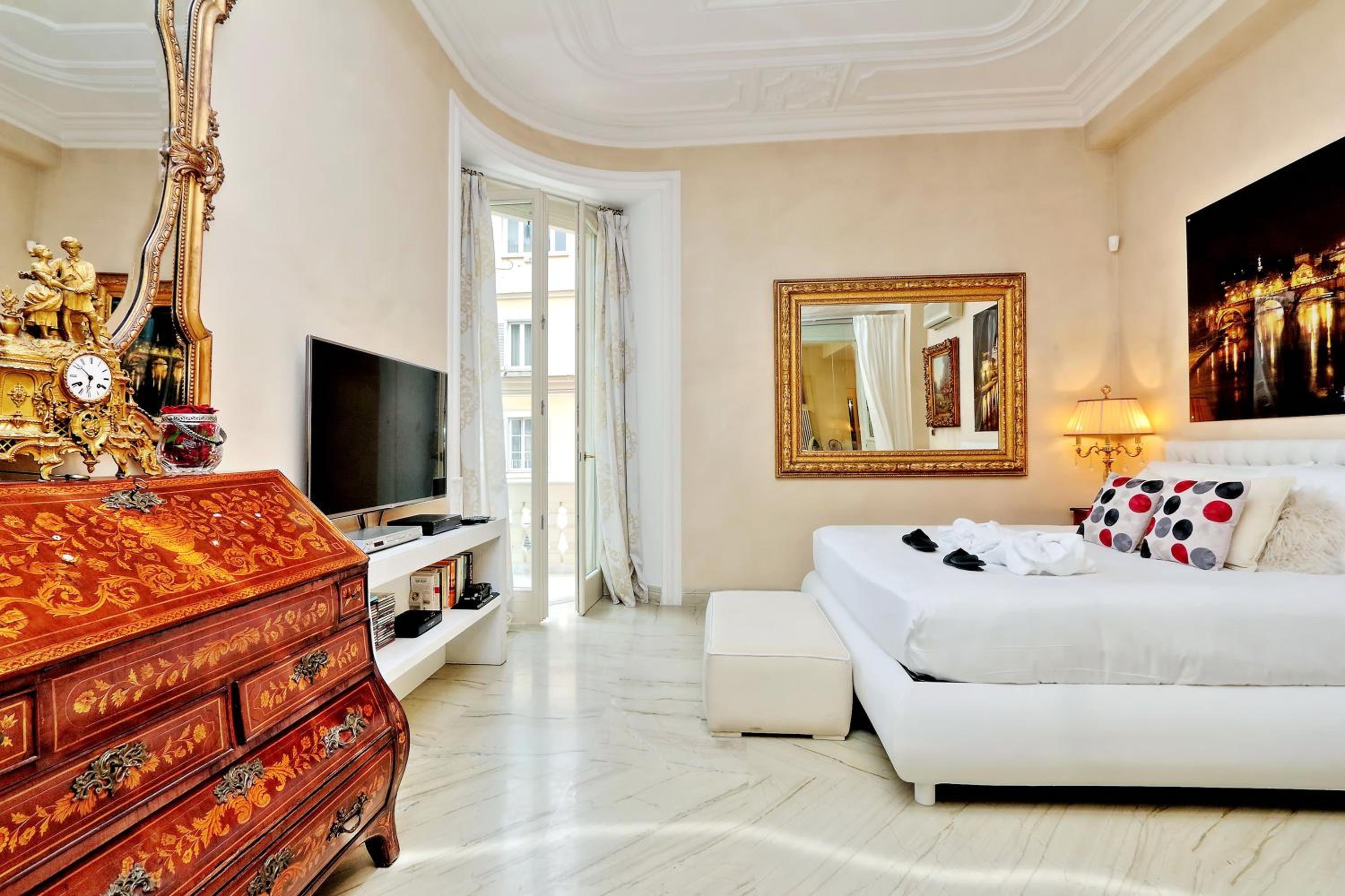 Rome luxury apartment to Spanish Steps