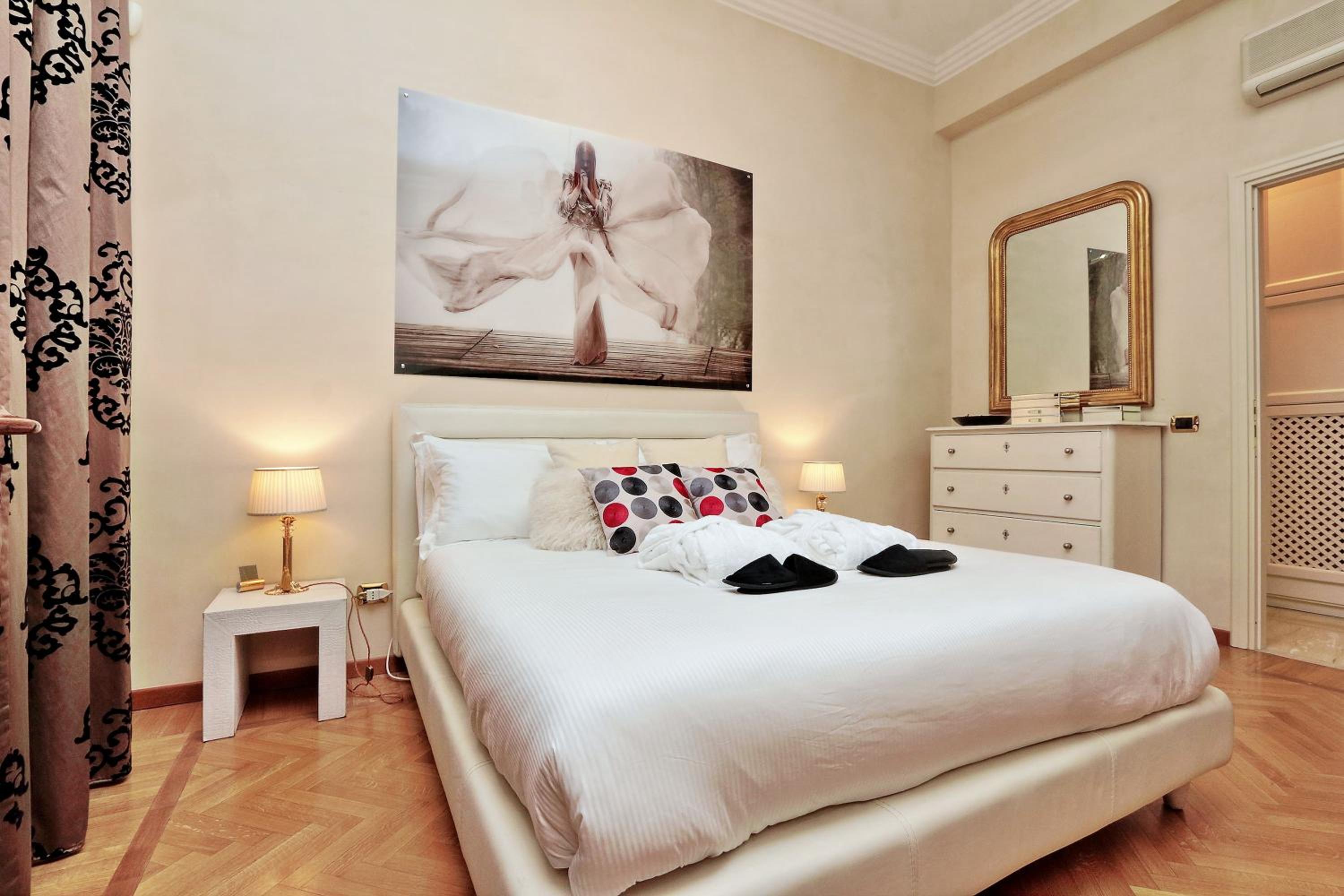 Rome luxury apartment to Spanish Steps