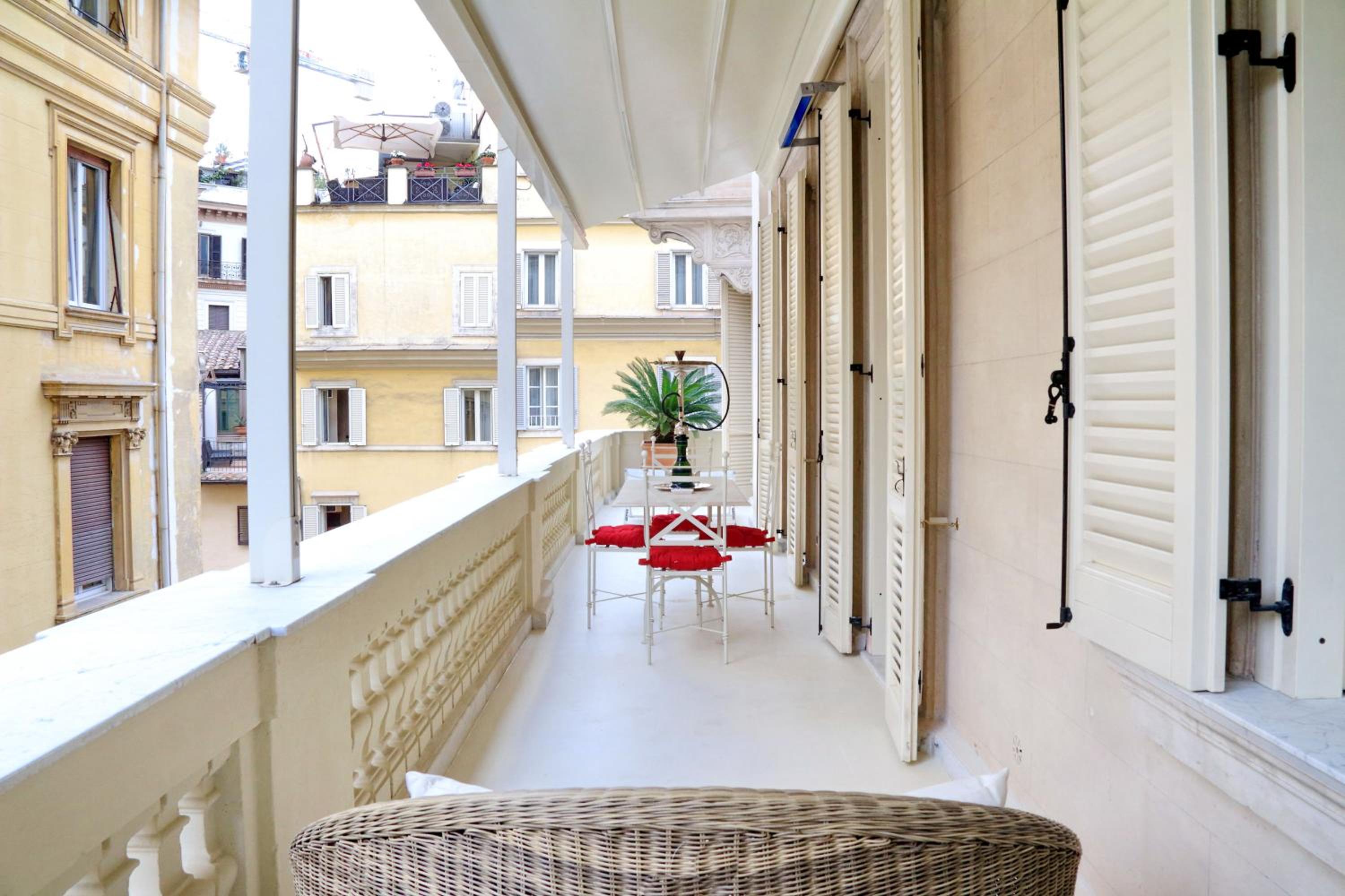 Rome luxury apartment to Spanish Steps