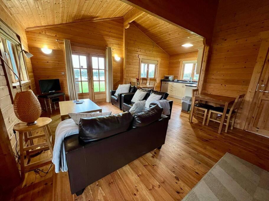 Lilly Lodge, Lake Pochard view 4