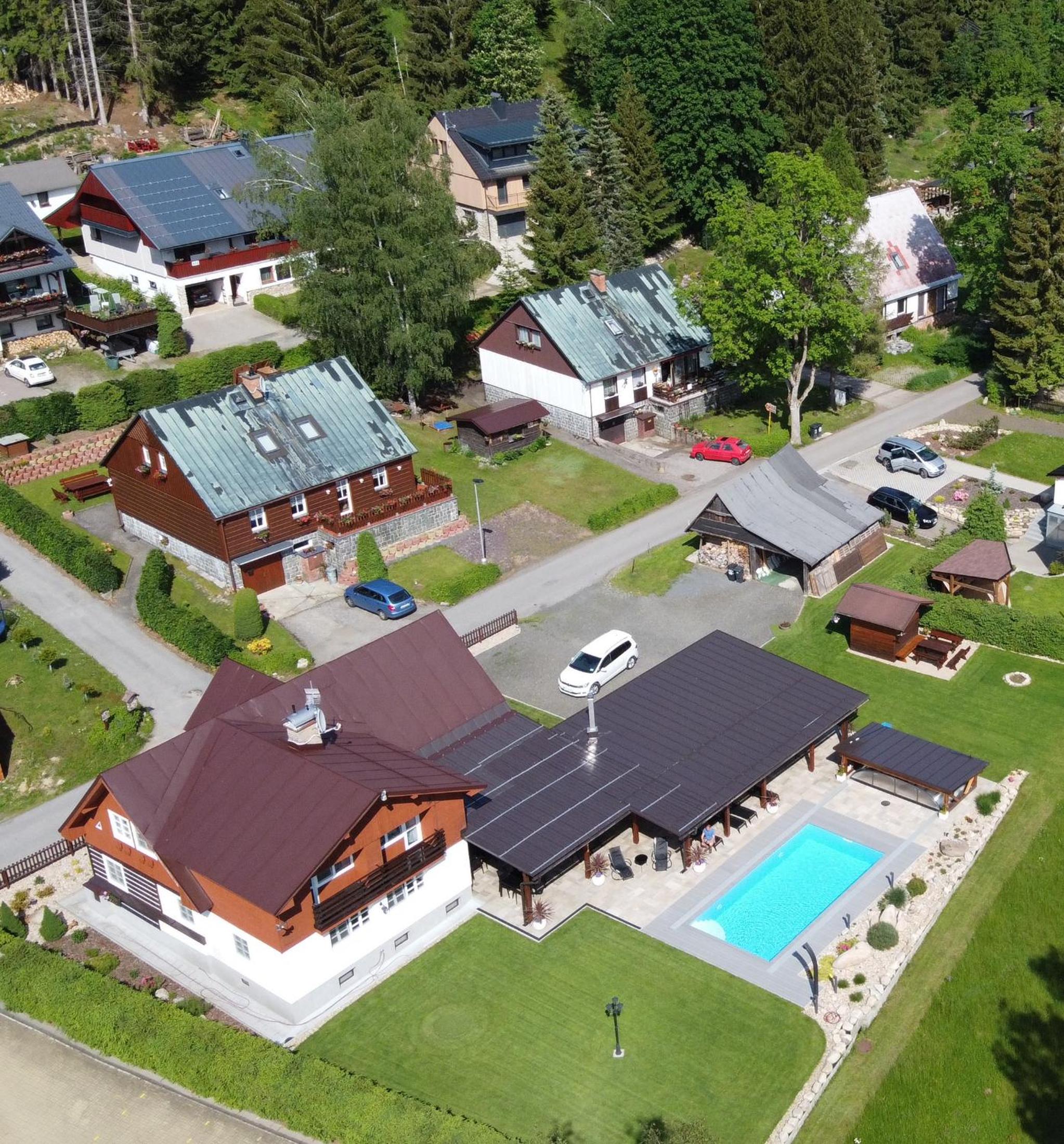 Chalet Schäfer s vyhřívaným bazénem se slanou vodou a saunou view 5