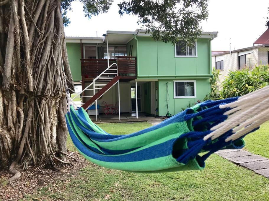 BEACHED @ YAMBA (water views, dog friendly, air con)