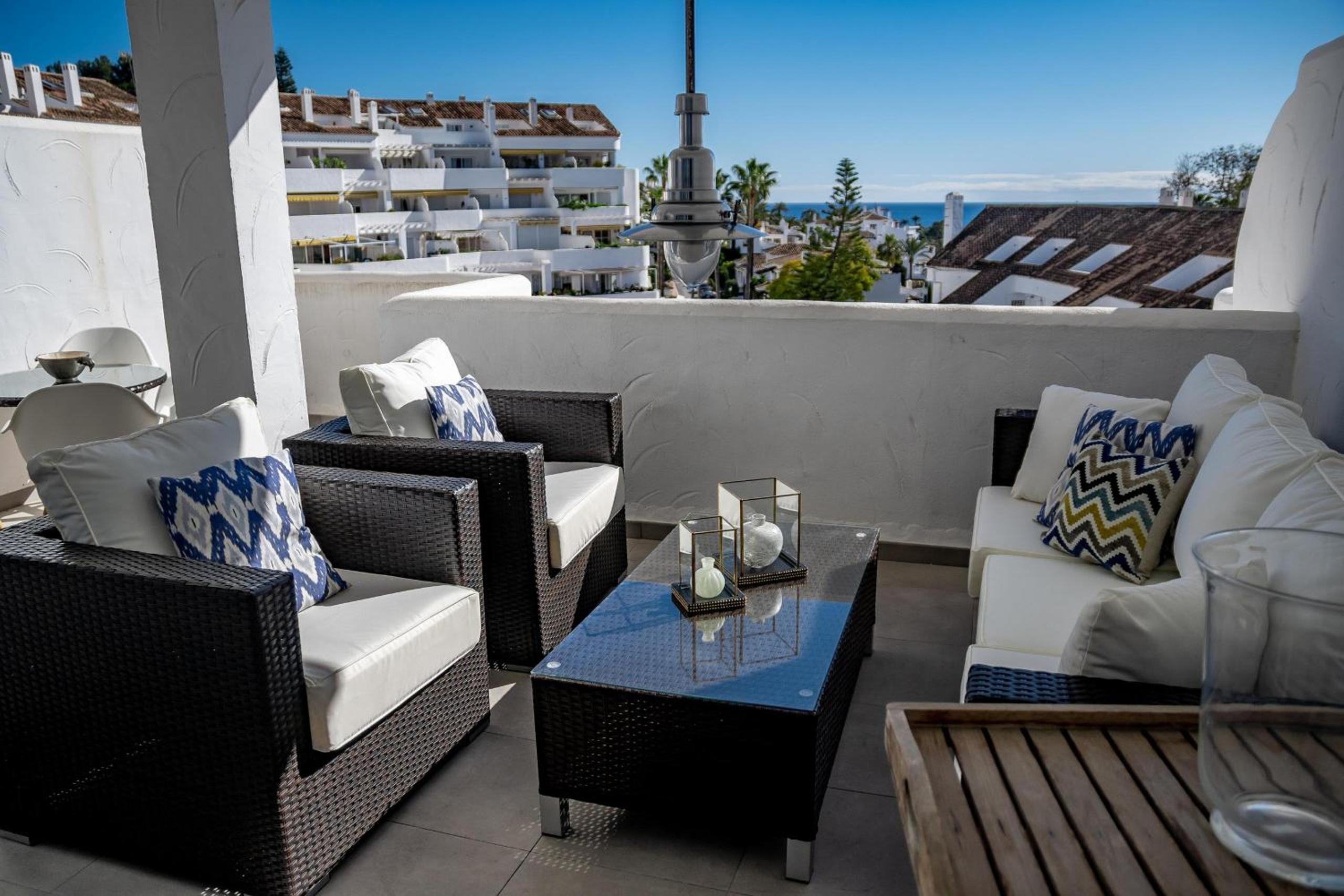 ELD1-Stunning 2 Bedroom Penthouse in Puerto Banus view 3