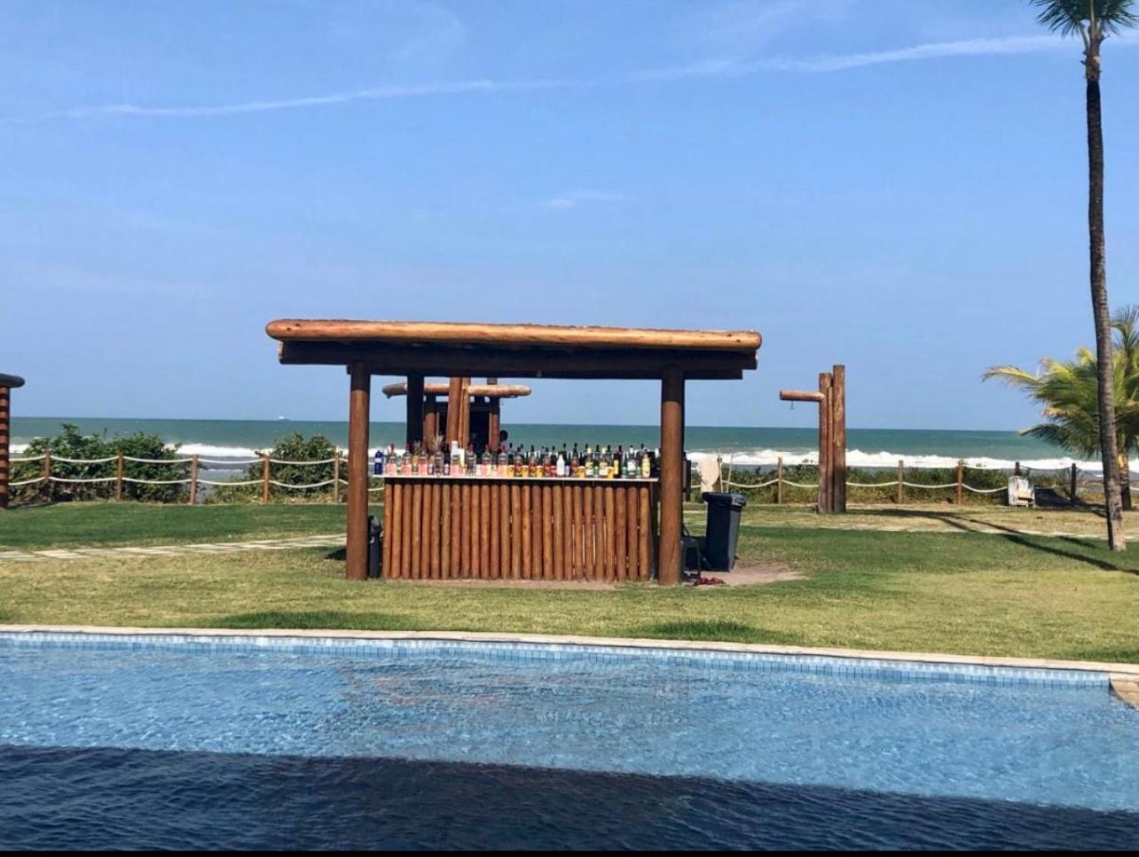 Polinésia Muro Alto Flat com piscina privativa