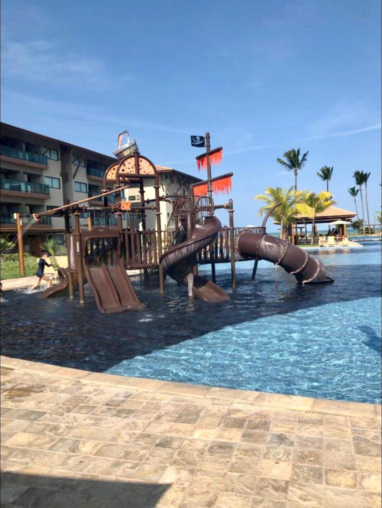 Polinésia Muro Alto Flat com piscina privativa