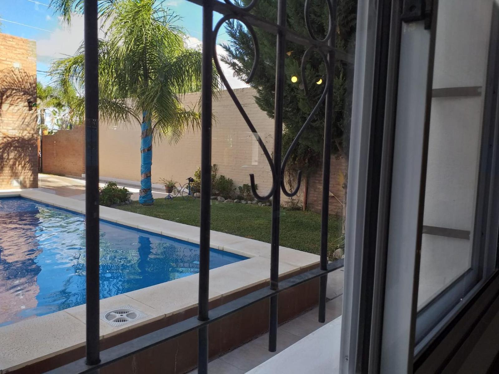 Casa Con Pileta En Roldan