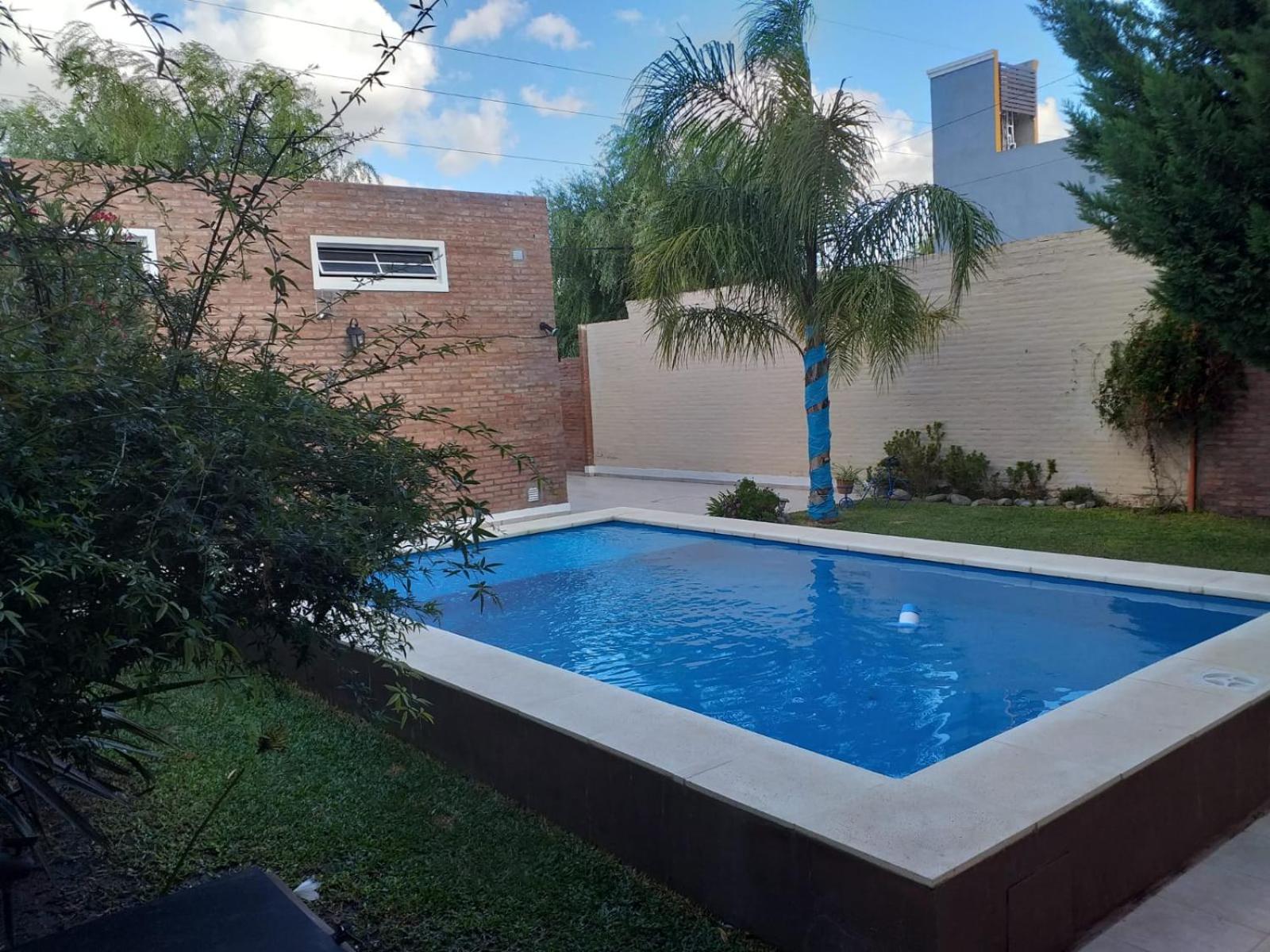 Casa Con Pileta En Roldan
