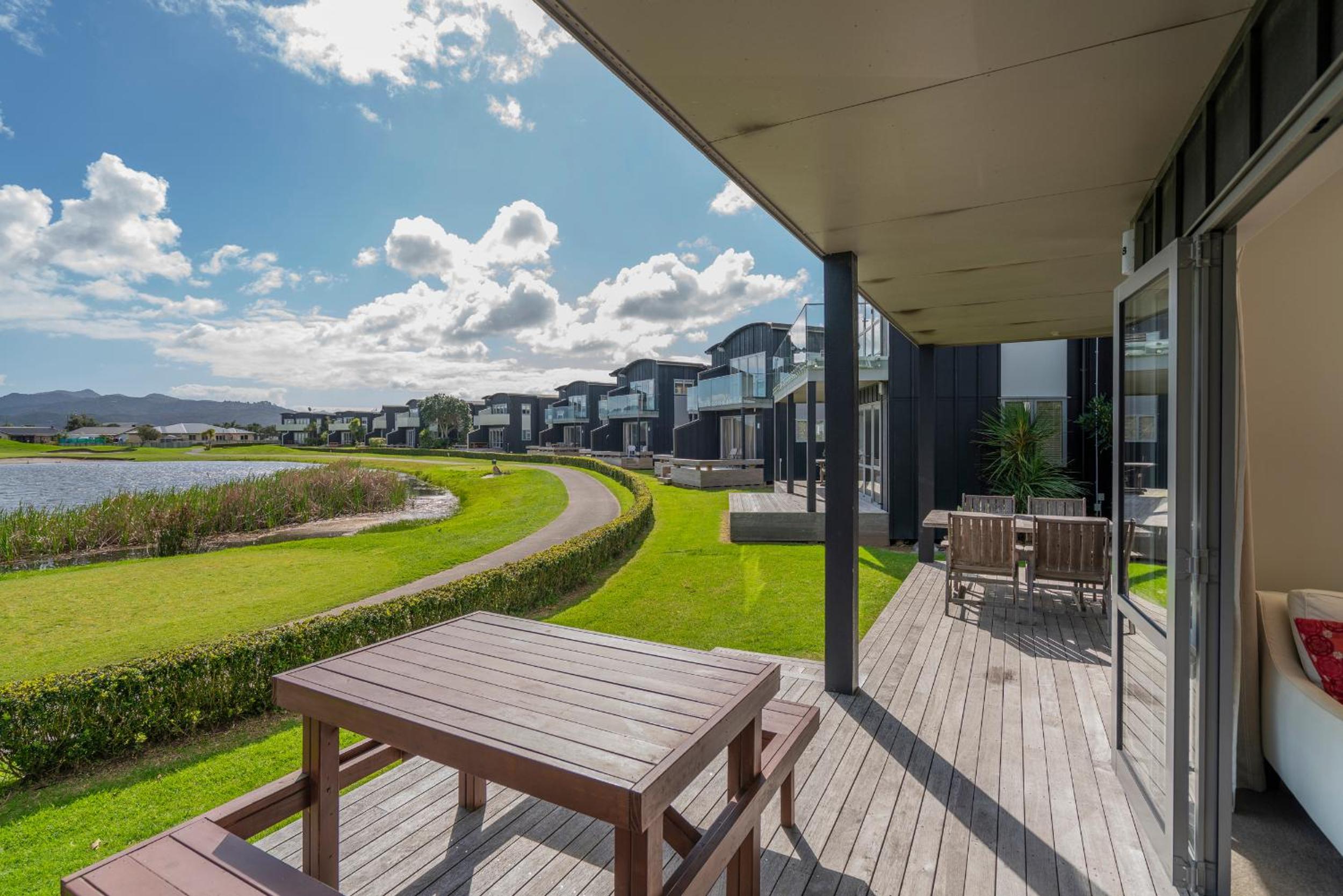 Matarangi Lakeside Gem - Golfers Dream! view 2