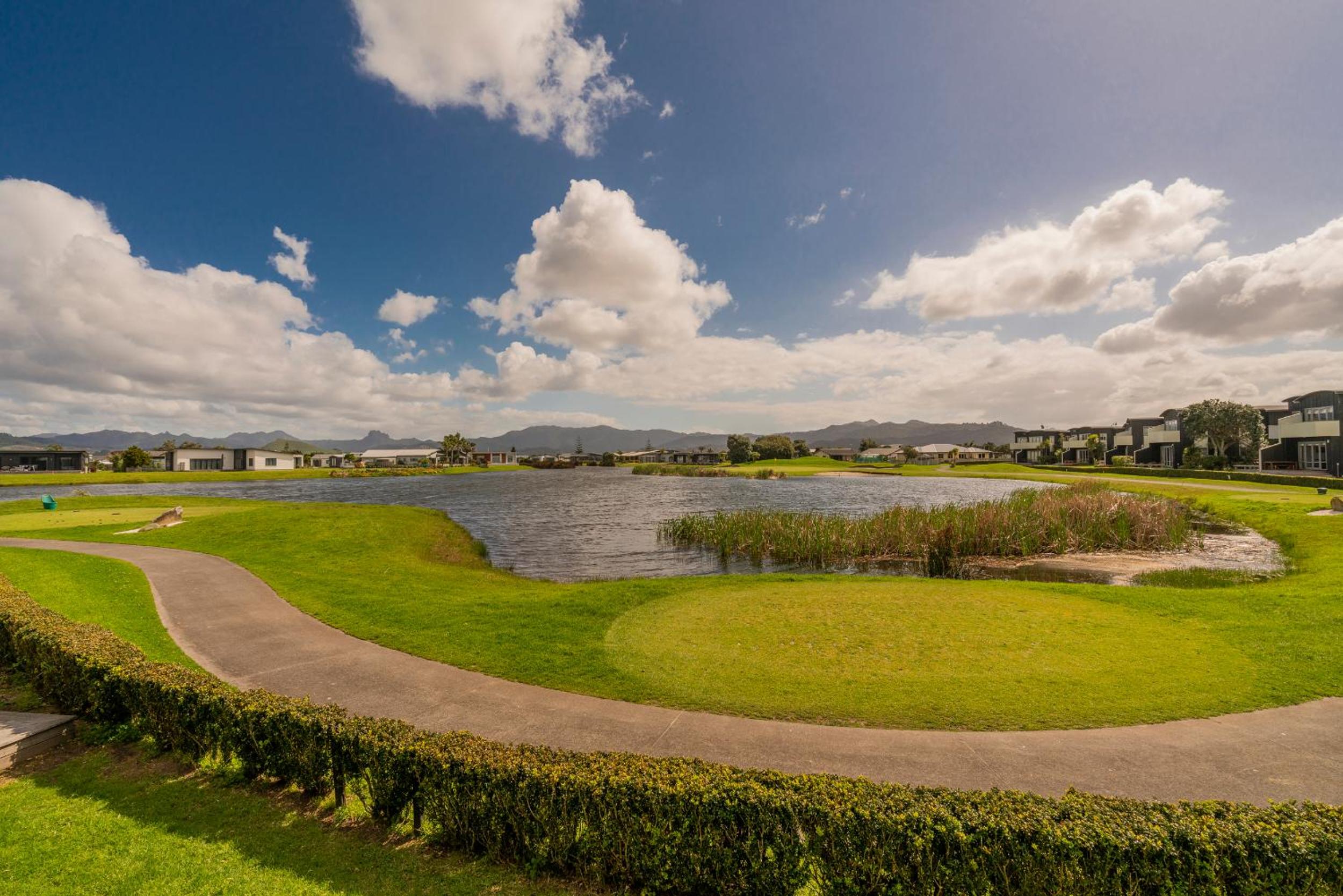 Matarangi Lakeside Gem - Golfers Dream! view 5